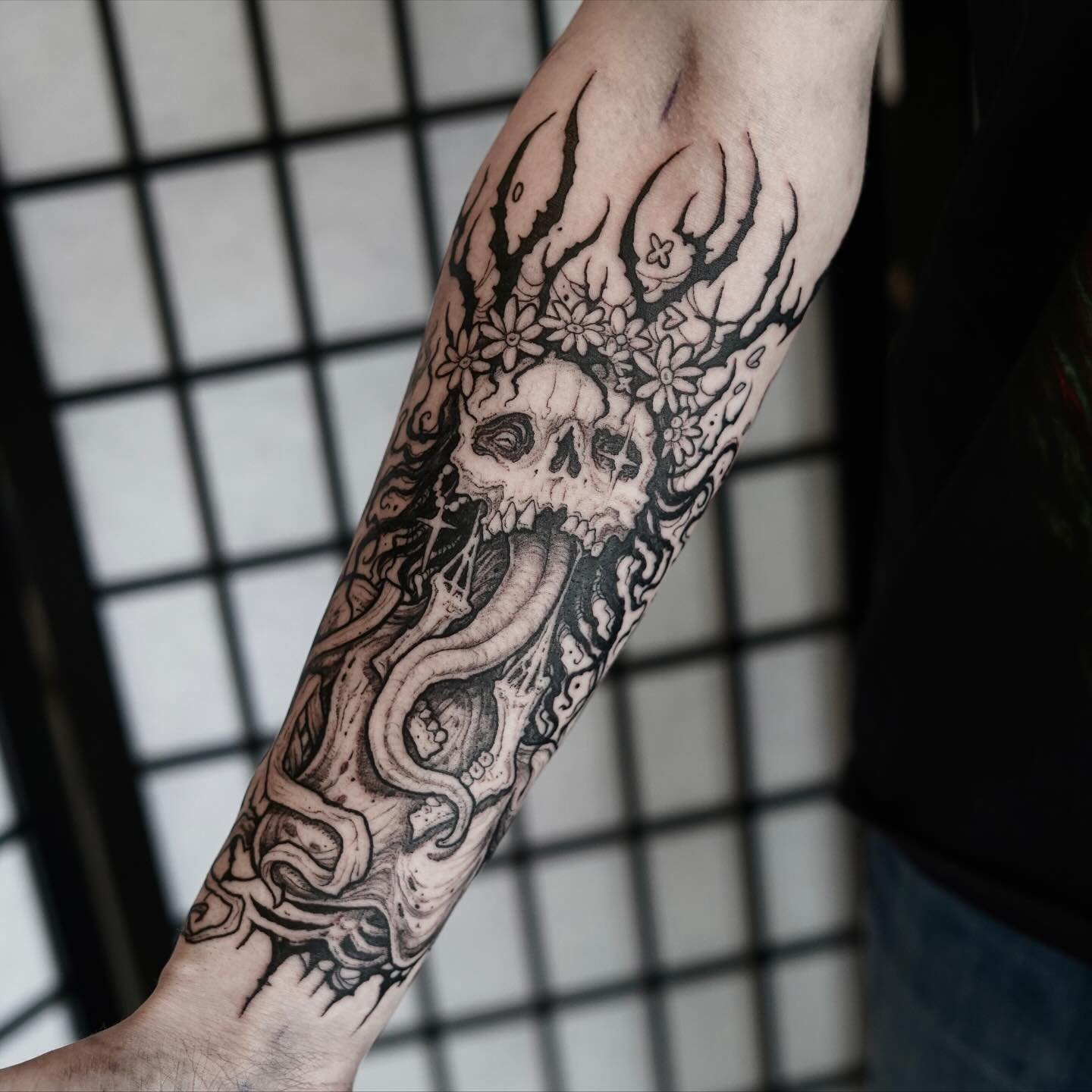 🥀🥀🥀Noon Wraith 🥀🥀🥀 cute monster from The Witcher game ⚔️
🫰🏻thank you so much Alex for the trust 🫰🏻

Would you get a game inspired tattoo? Which game?

Books open @honeyhoney.tattoo