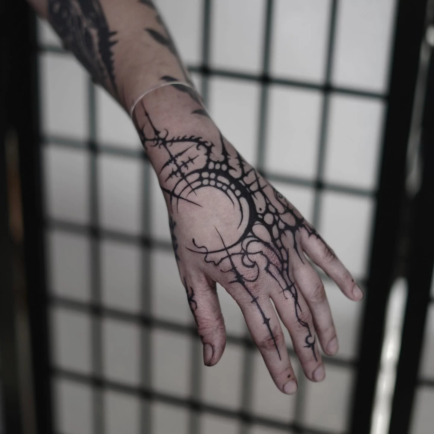 lunar liquid energy, combination of two designs I had available, thank you so much Alexia for choosing this 🖤🖤🖤
Books open for Amsterdam at @honeyhoney.tattoo 🗡️