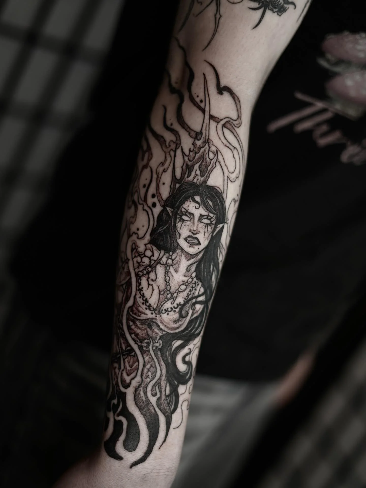 burning witch, head high and defiant
the flesh might be singed but the spirit shall not brake🔥🔥🔥🔥
 fantasy sleeve in progress
Thank you Leonora 🤍