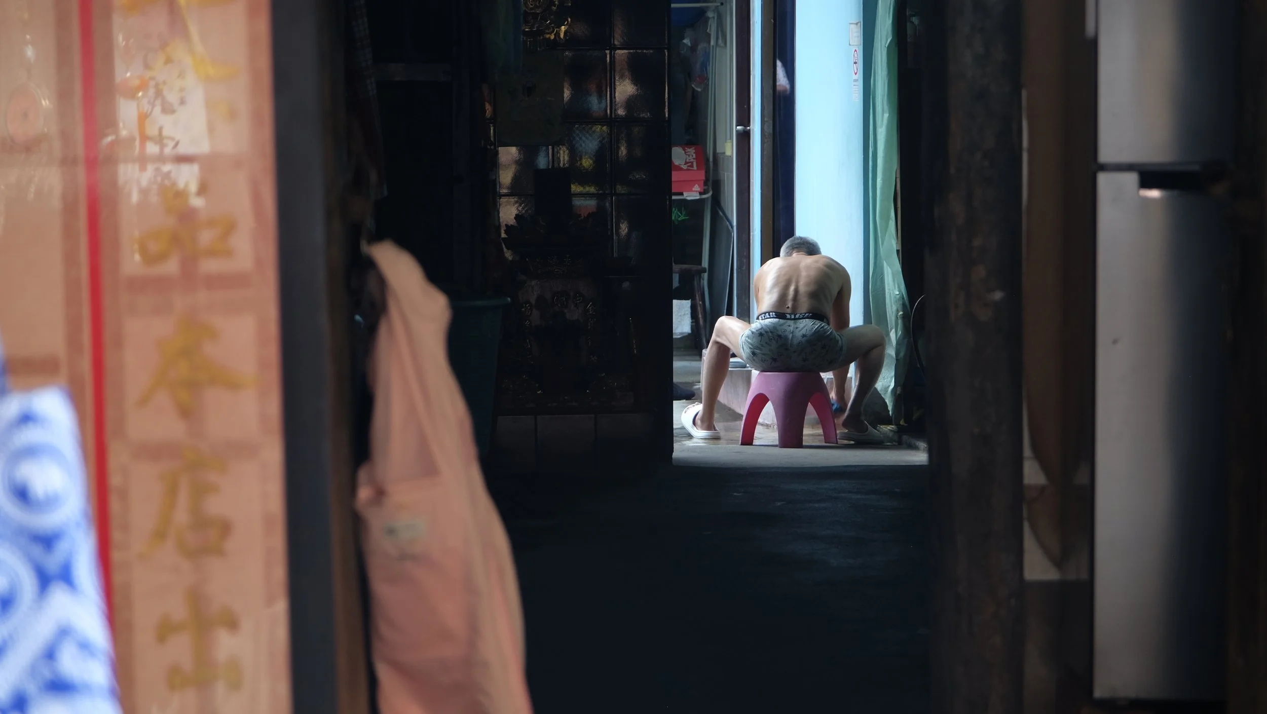 bangkok man cleaning alleyway