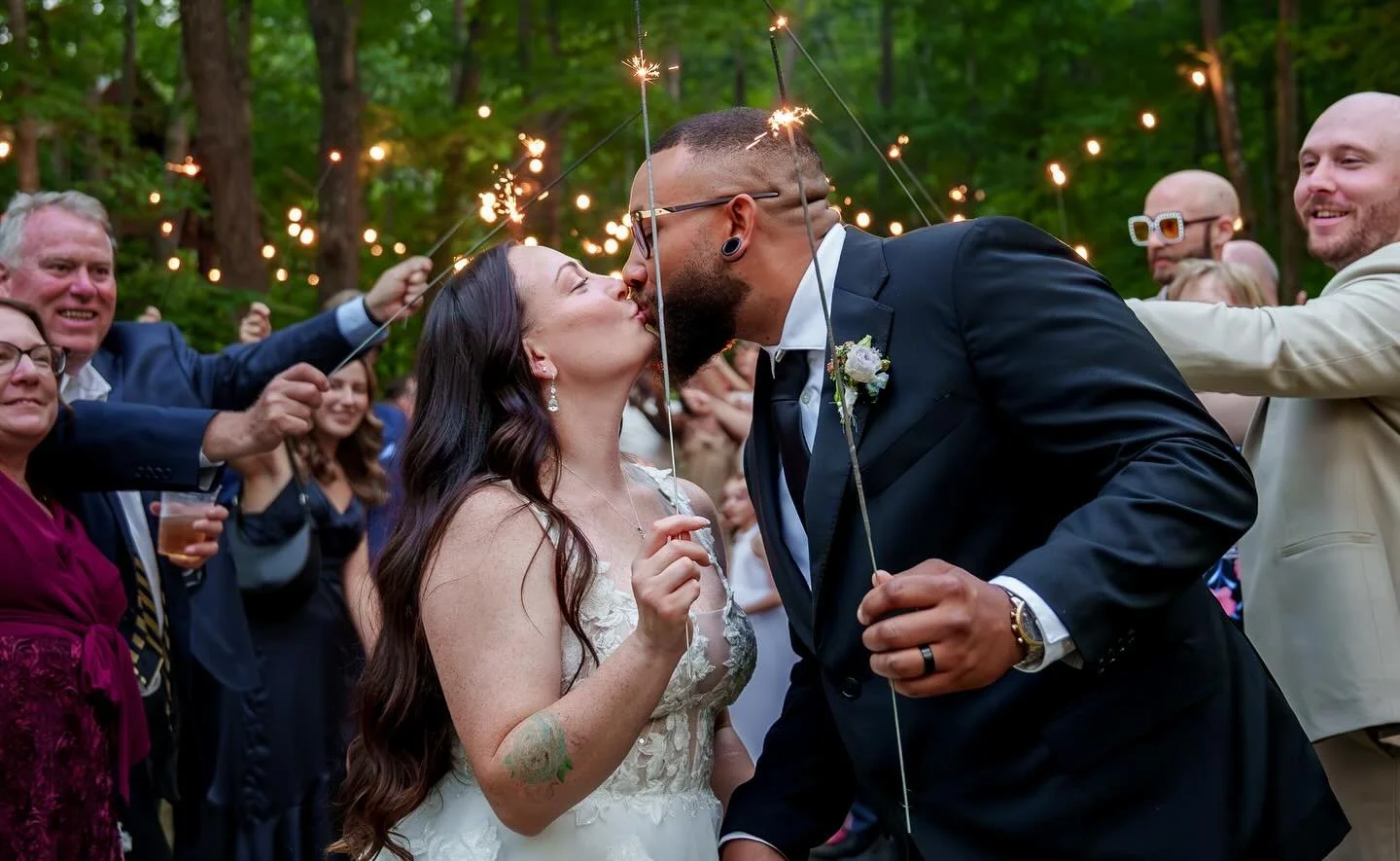 Missing that summer air already! ☀️ 
.
.
.
Remembering the warm nights of summer love! 
.
.
#weddingphotography❤️ #weddinginspiration #wedding #weddingday #weddinglook #summer#summerwedding