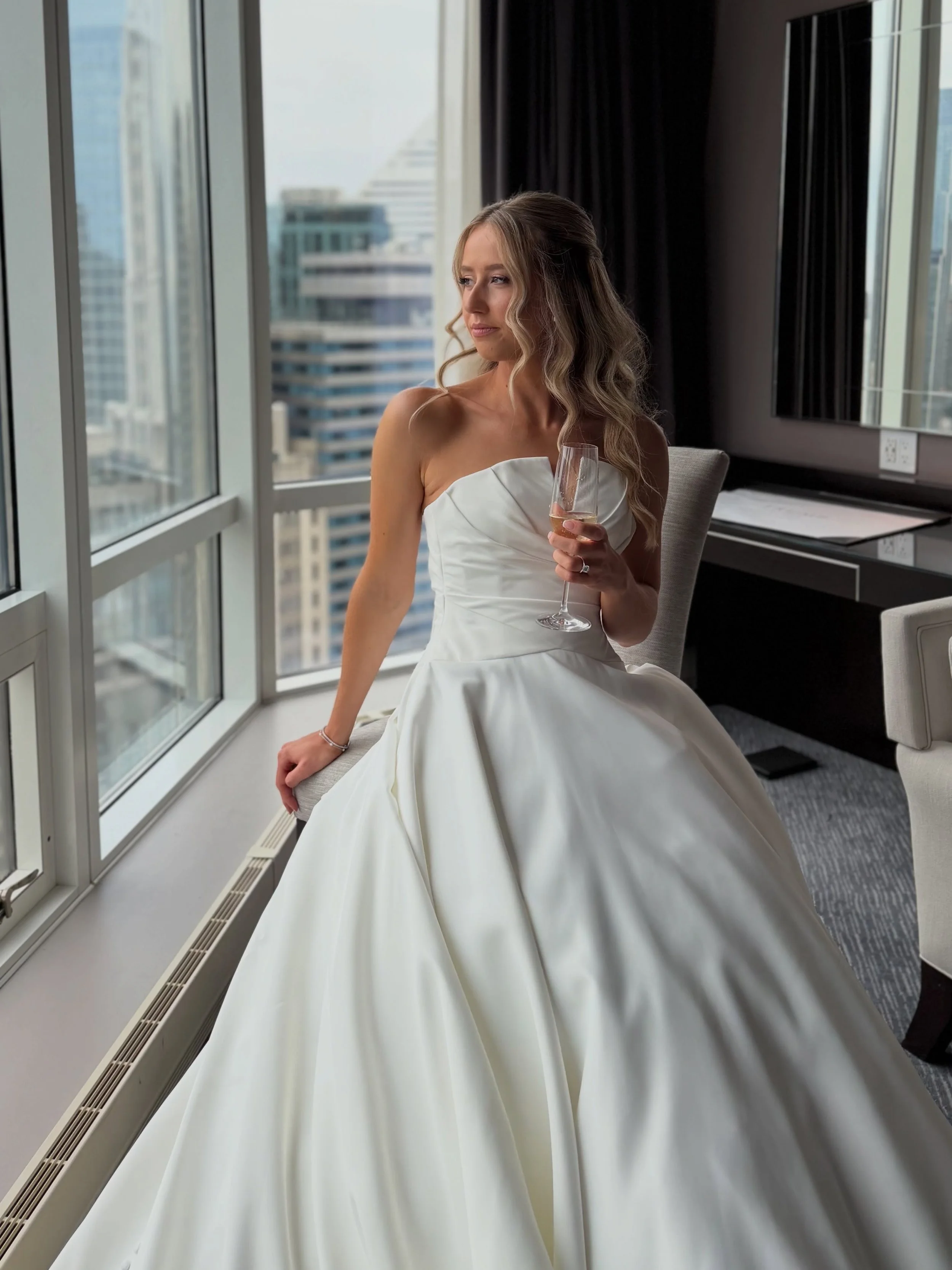 Sara &amp; Sebastian | The Exchange 🦢🕯️

Planner | @shannongailevents @joanna.pirszel 
Venue | @theexchangechicago 
Photography | @lorenweddings 
Videography | @jakub_pawel_production 
Content | @everafterarchives 
DJ | @mattroan 
Florals | @lbflor