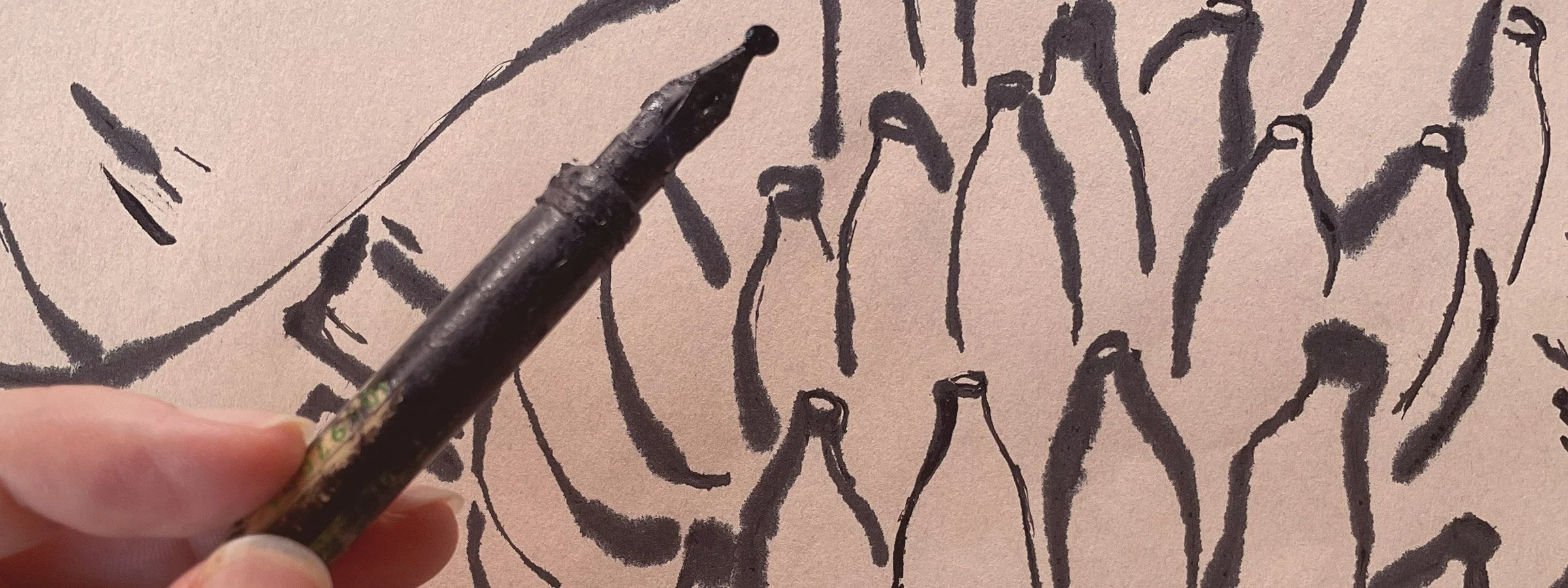 Ilustração da série Bananeiras de Moreré em nanquim sobre papel envelhecido, com bico de pena em processo de desenho