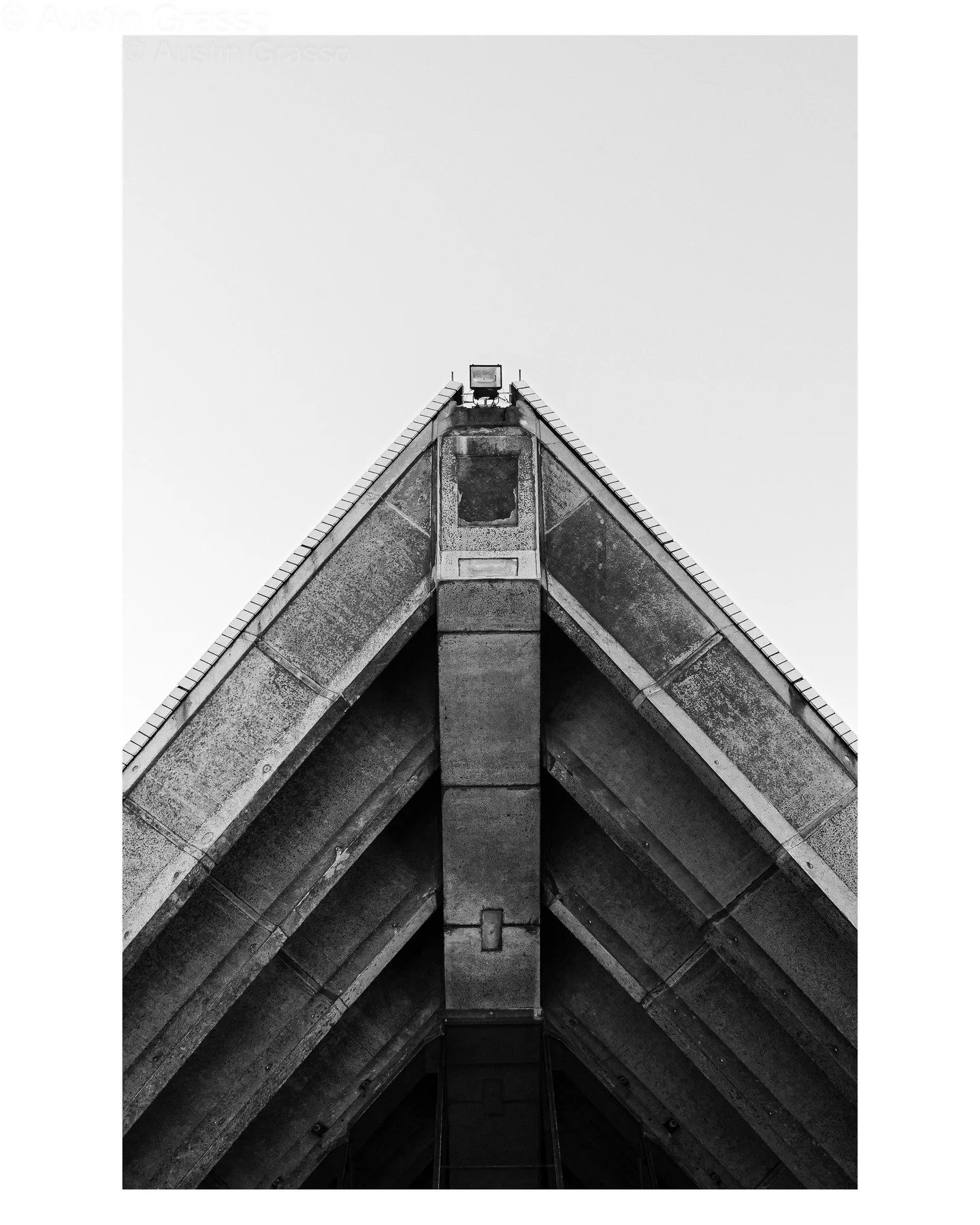 Sydney 24

Canon 35mm f2 (1959)

#sonyalpha 
#canon
#ltm
#35mm
#sydney
#australia
#bnw
#architecture
#lensculture