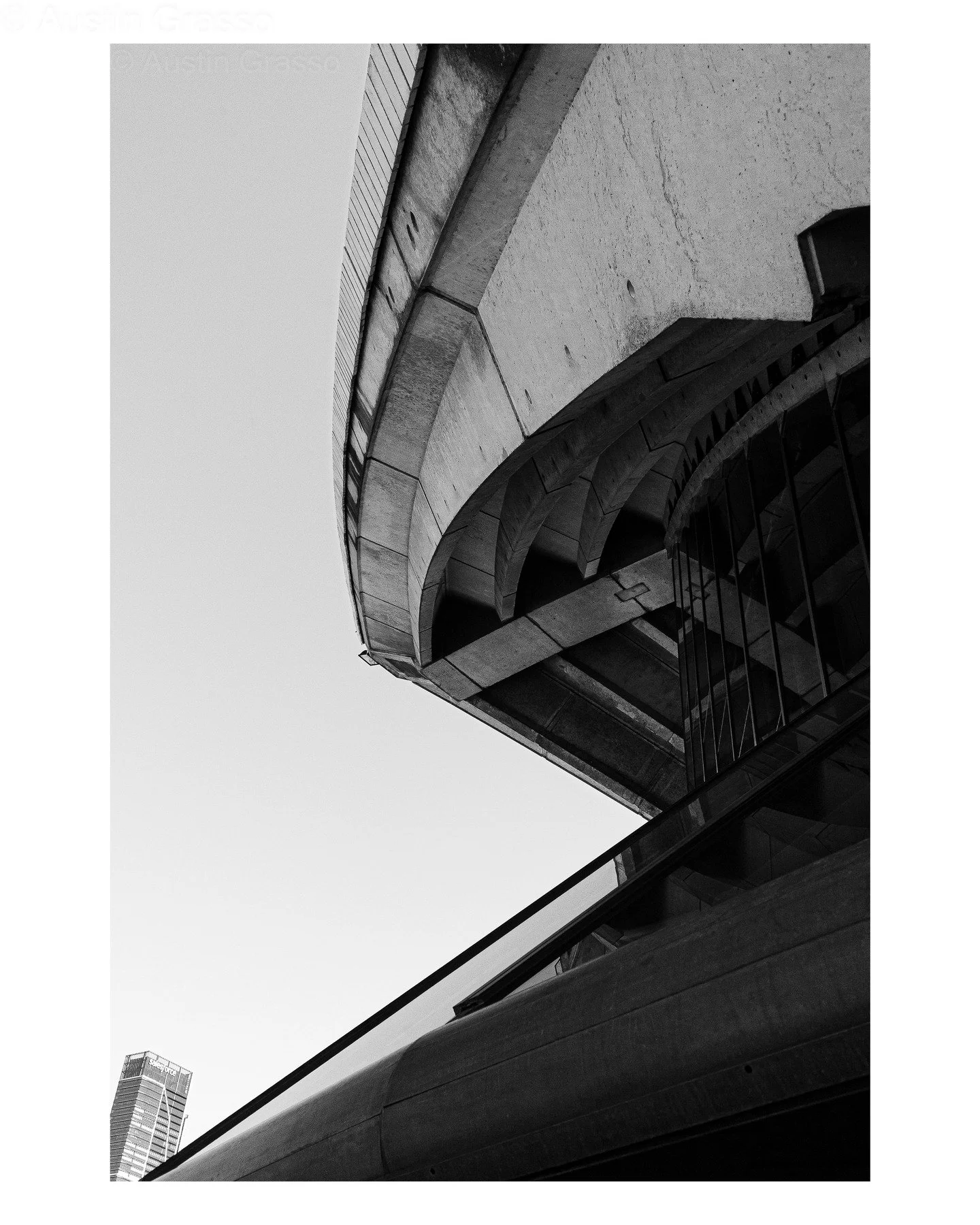 Sydney 24

Canon 35mm f2 (1959)

#sonyalpha 
#canon
#ltm
#35mm
#sydney
#australia
#bnw
#architecture
#lensculture