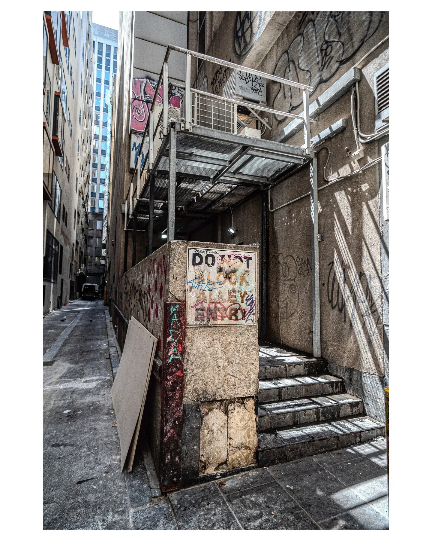 20mm 

#melbourne
#architecture
#urbanphotography
#sonylalpha
#voigtlander
#photography
#20mm