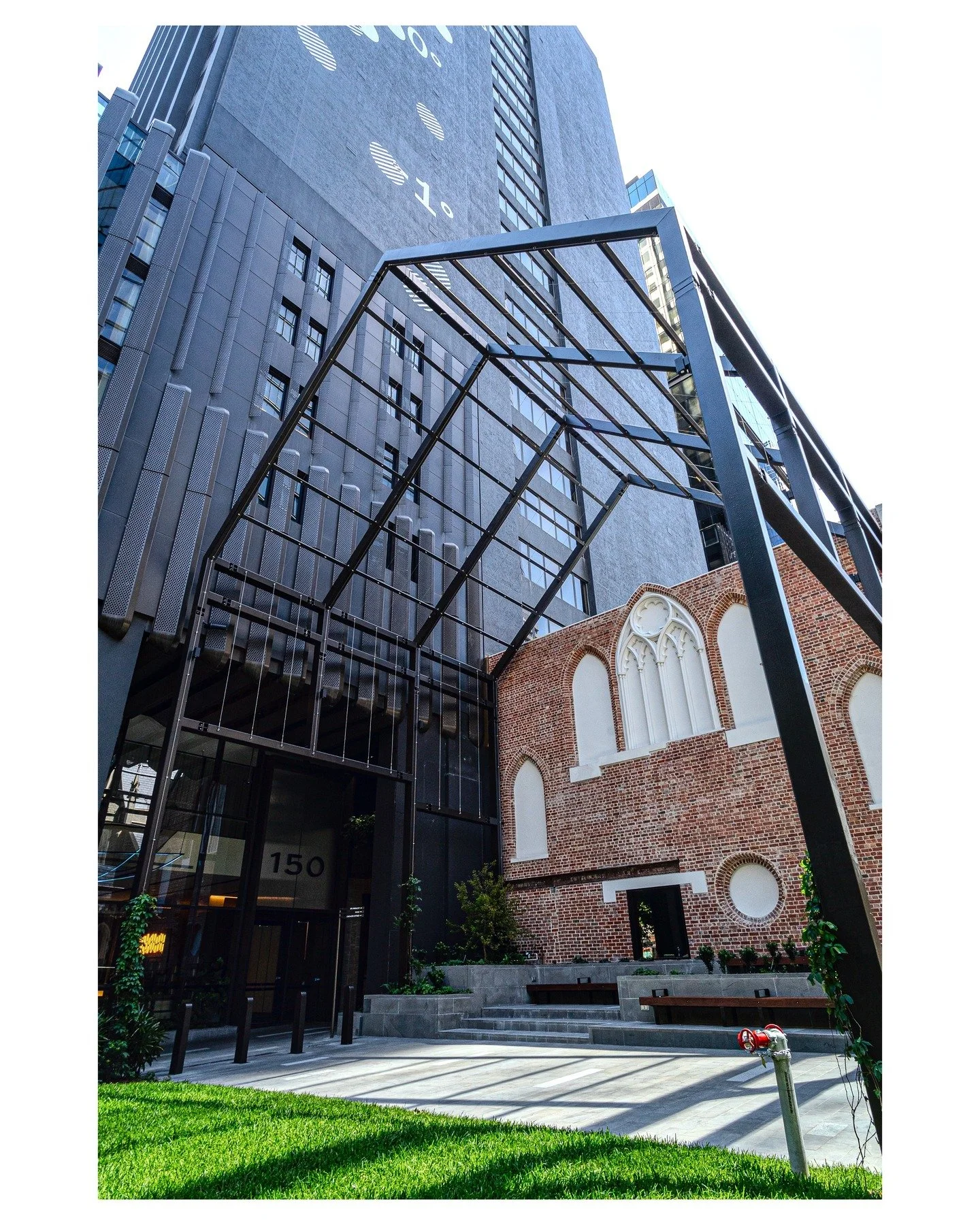 20mm

#melbourne
#architecture
#urbanphotography
#sonylalpha
#voigtlander
#photography
#20mm