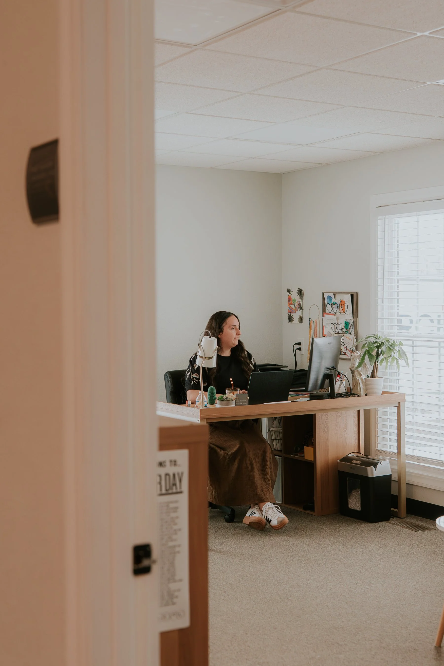 a female licensed therapist meeting virtually through telehealth from her office centrally located in Illinois. She helps treat depression, anxiety, trauma, ADHD, autism.