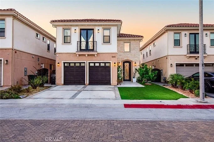 🏡 Newly Built Home in 2021 &ndash; Fully Upgraded &ndash; Fountain Valley

📍 Quiet Corner Between Ward St &amp; Slater Ave &ndash; High-End Residential Area

💰 Listing Price: $1,549,000 | HOA: $100/month
🛏 4 Bedrooms | 🛁 4 Bathrooms
📐 Living Ar