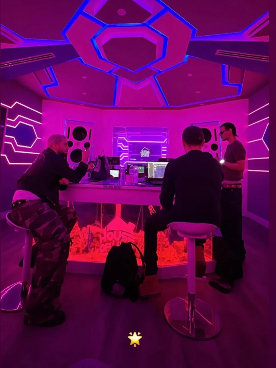 Miami sessions 🌴🌊 w/ @abrahammateo @cristtianbm @anamancebomusic @iamsobrino @rozomusic @drelondon @ davidsavage @heretoflex

SXSW Camp: Met some amazingly talented and special people this past week from around the world 🛸👨🏽&zwj;💻🍕🎤🎸🎧 huge 