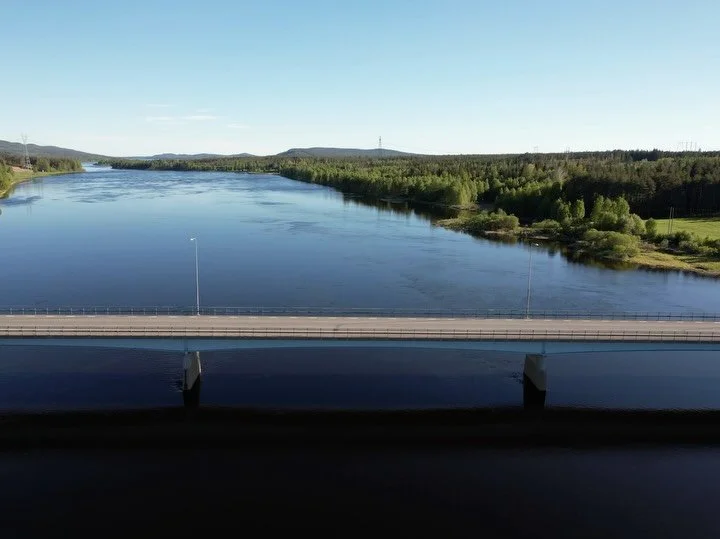On Day 7, I crossed the Arctic Circle, which definitely felt like a moment. After 140km of sun, sweat, and questionable life choices I reached T&ouml;re&rsquo;s campsite where I had one of the best showers of my life, watching a few days worth of dir
