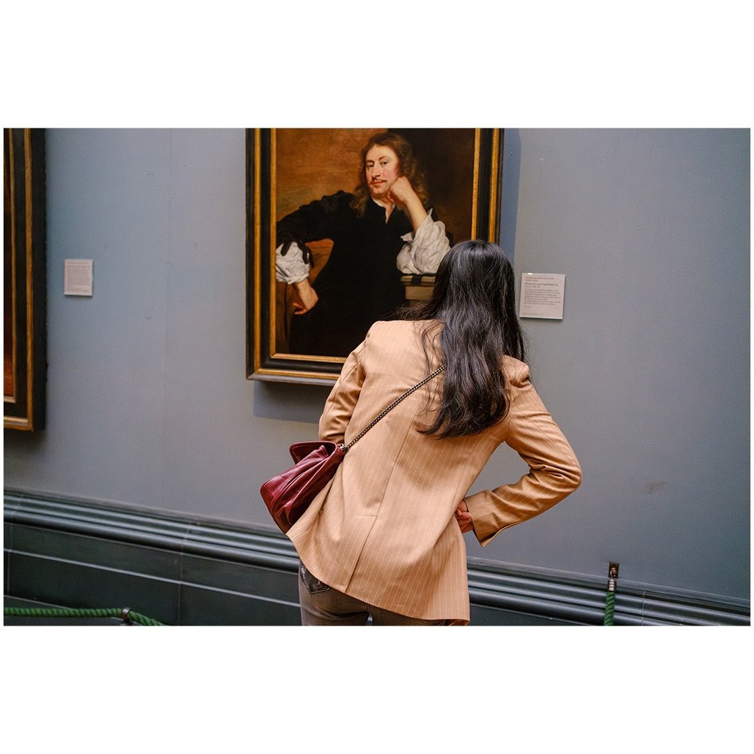 BEND YOUR ELBOWS! - 6 years of this madness throws up some niche sub-projects. A small set of my collection of people with bent elbows not realising that they are acting like a nearby elbowy artwork. 

Told you it was niche.

 #bnw_demand #badass_bnw