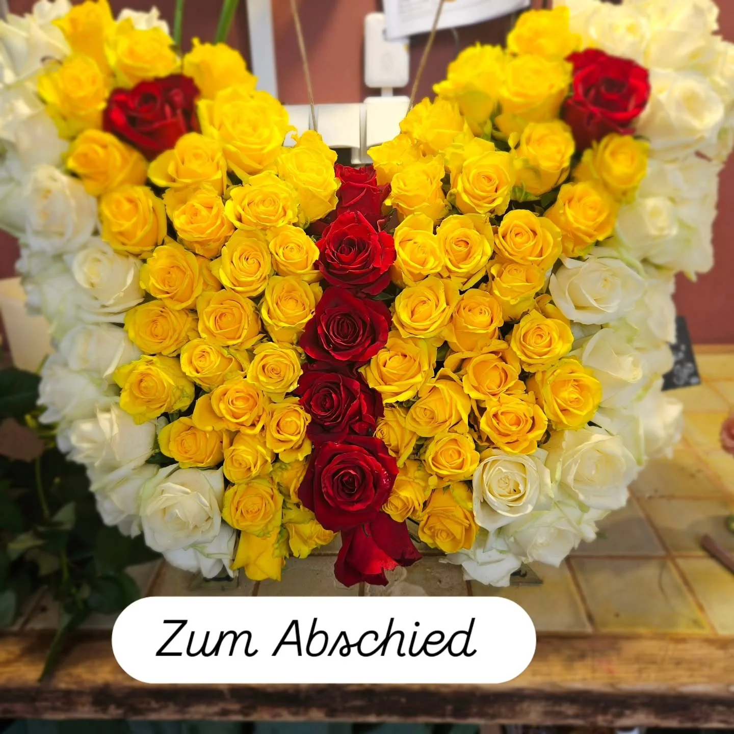 Zum Abschied f&uuml;r einen lieben Opa 
Kunden w&uuml;nsche erf&uuml;llen 
Mit Blumen begleiten 
#trauer 
#beisetzung 
#kundenwunsch 
#mitblumenbegleiten