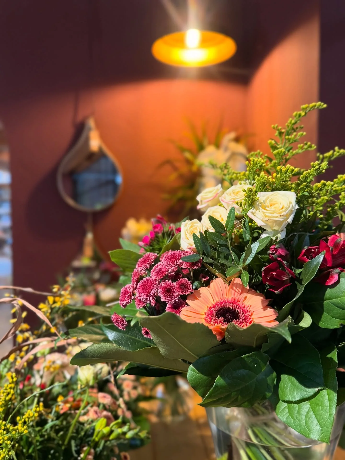 Blumen sind unsere Antwort auf graue Tage 💐

Ob spontan oder geplant: Bei uns bekommst du frische, handgebundene Str&auml;u&szlig;e, vorgebunden oder ganz nach deinen W&uuml;nschen auf Bestellung.

🌼 Riesige Auswahl im Laden
🌼 24/7 Blumen shoppen 