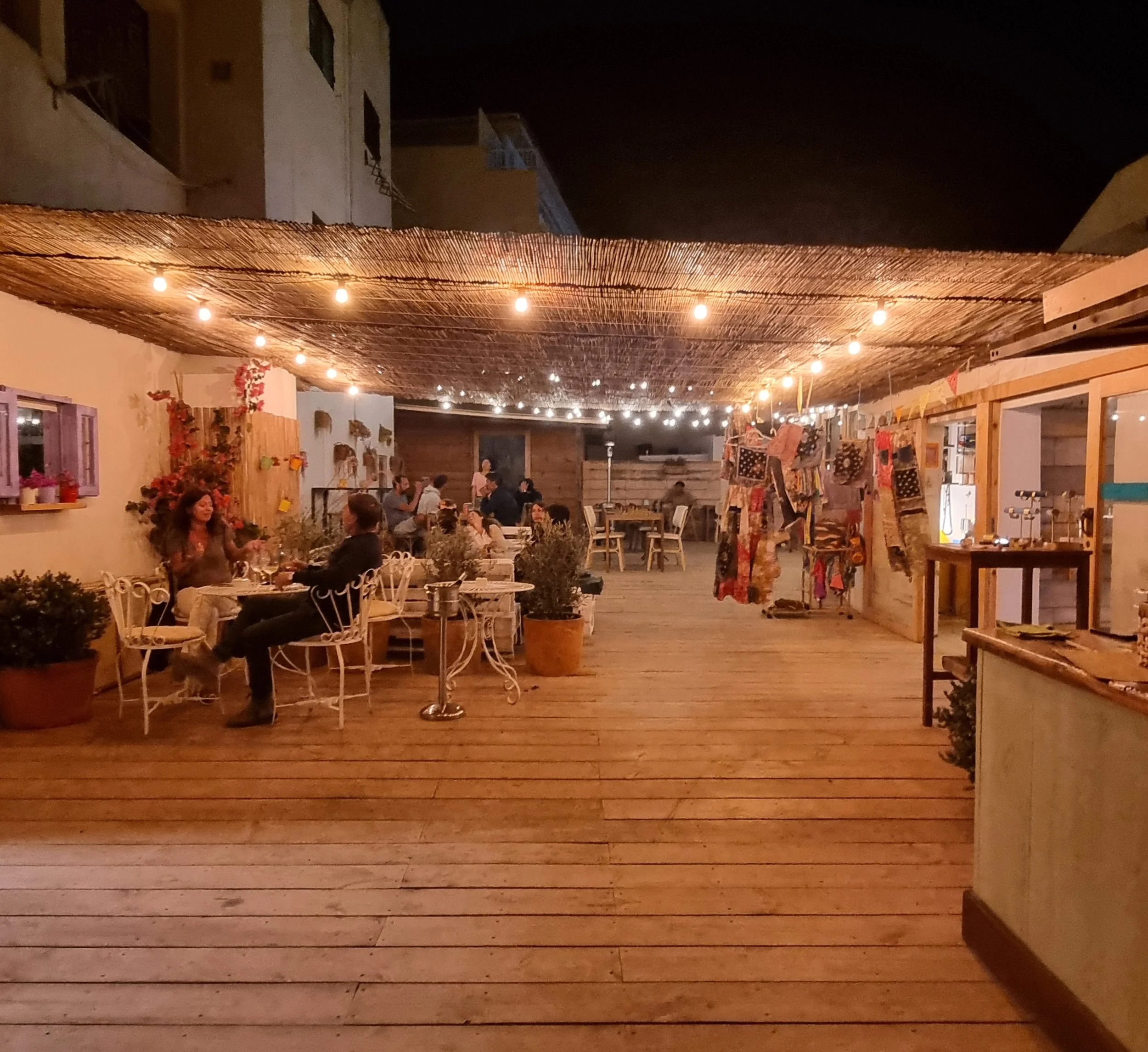 SanFarra-patio-noche.jpg