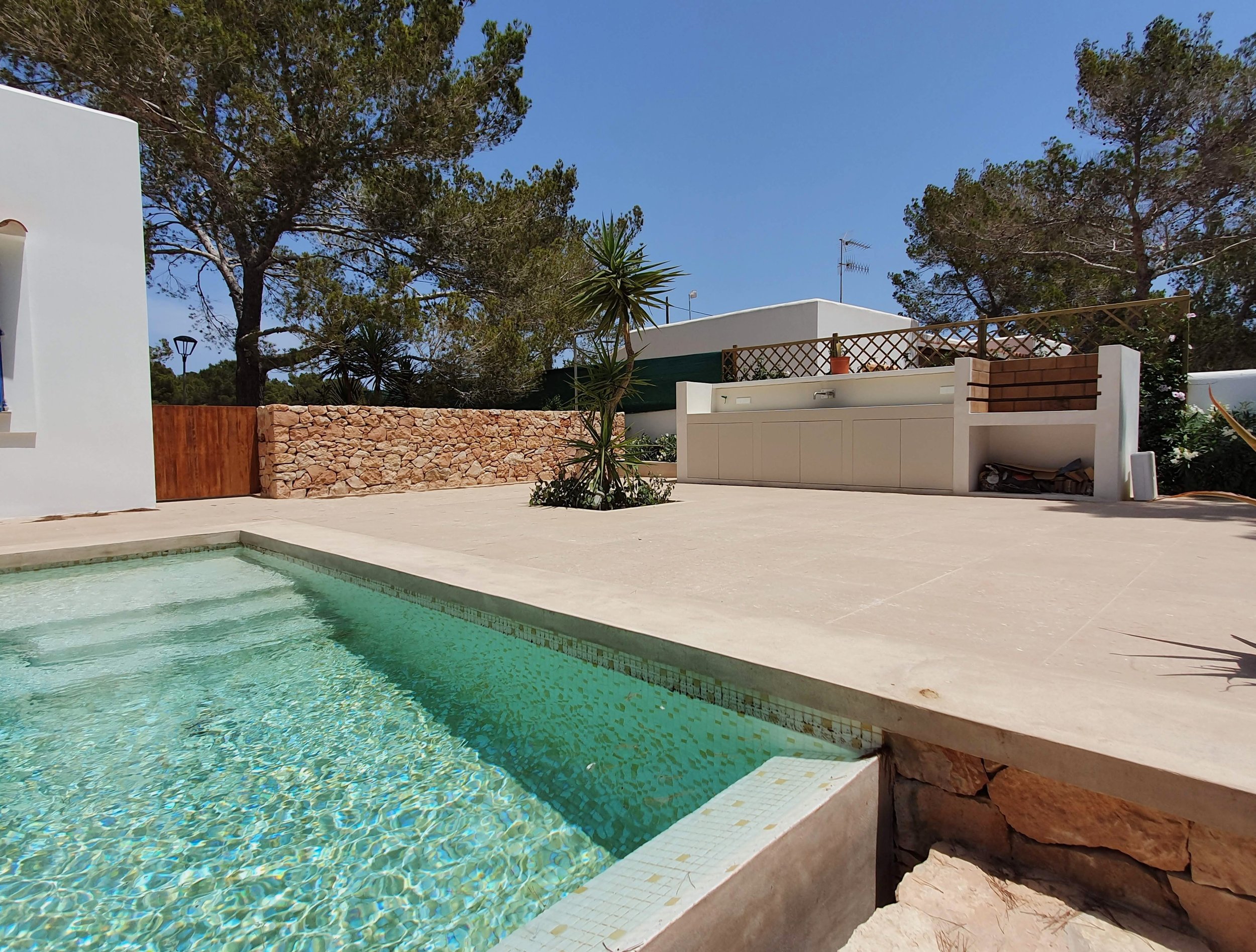 PiscinaMari-pavimento.jpg