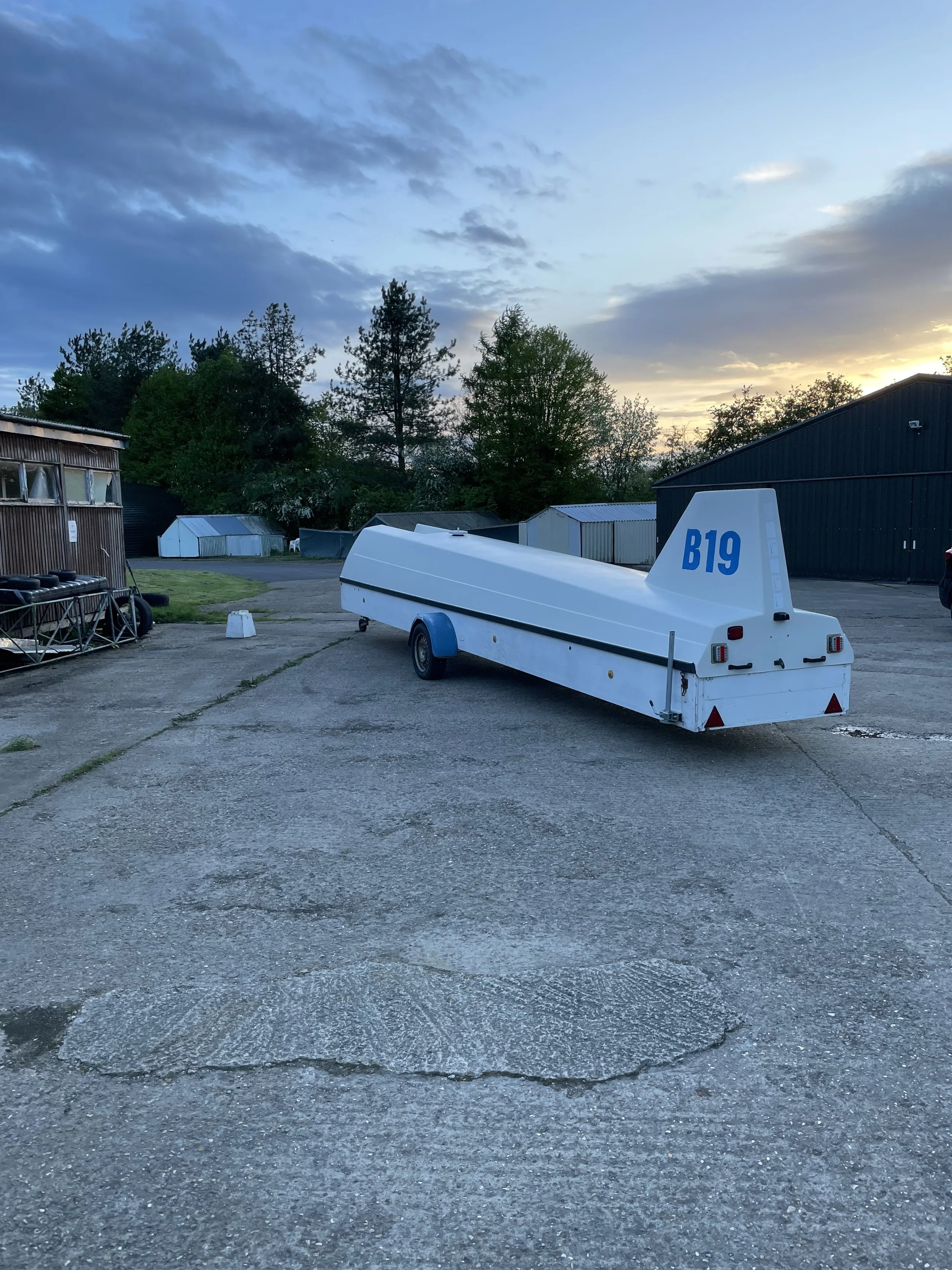 ASW19 G-CJRV Trailer Side Qtr.jpg