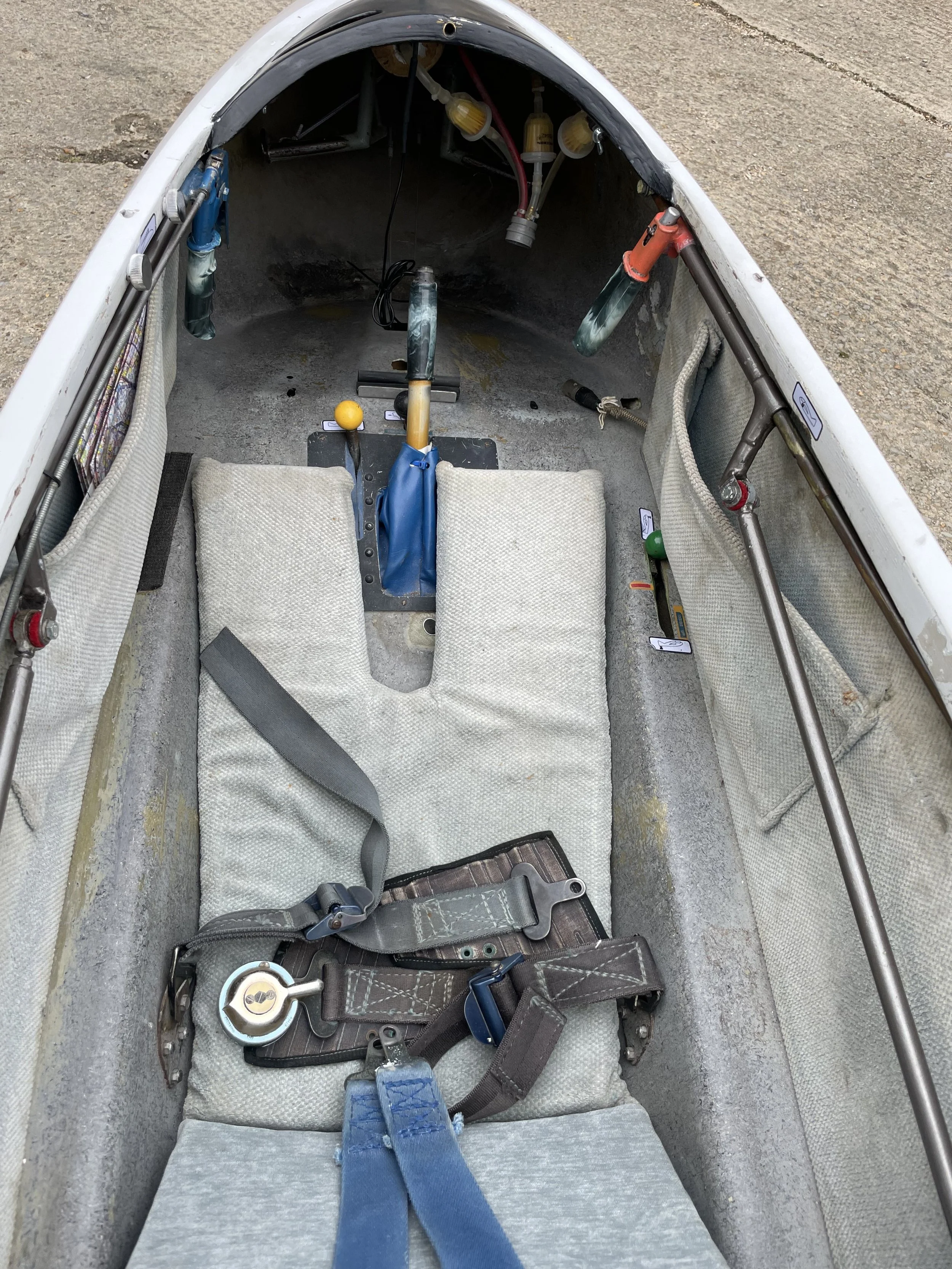 SHK G-DCJK Cockpit.jpg