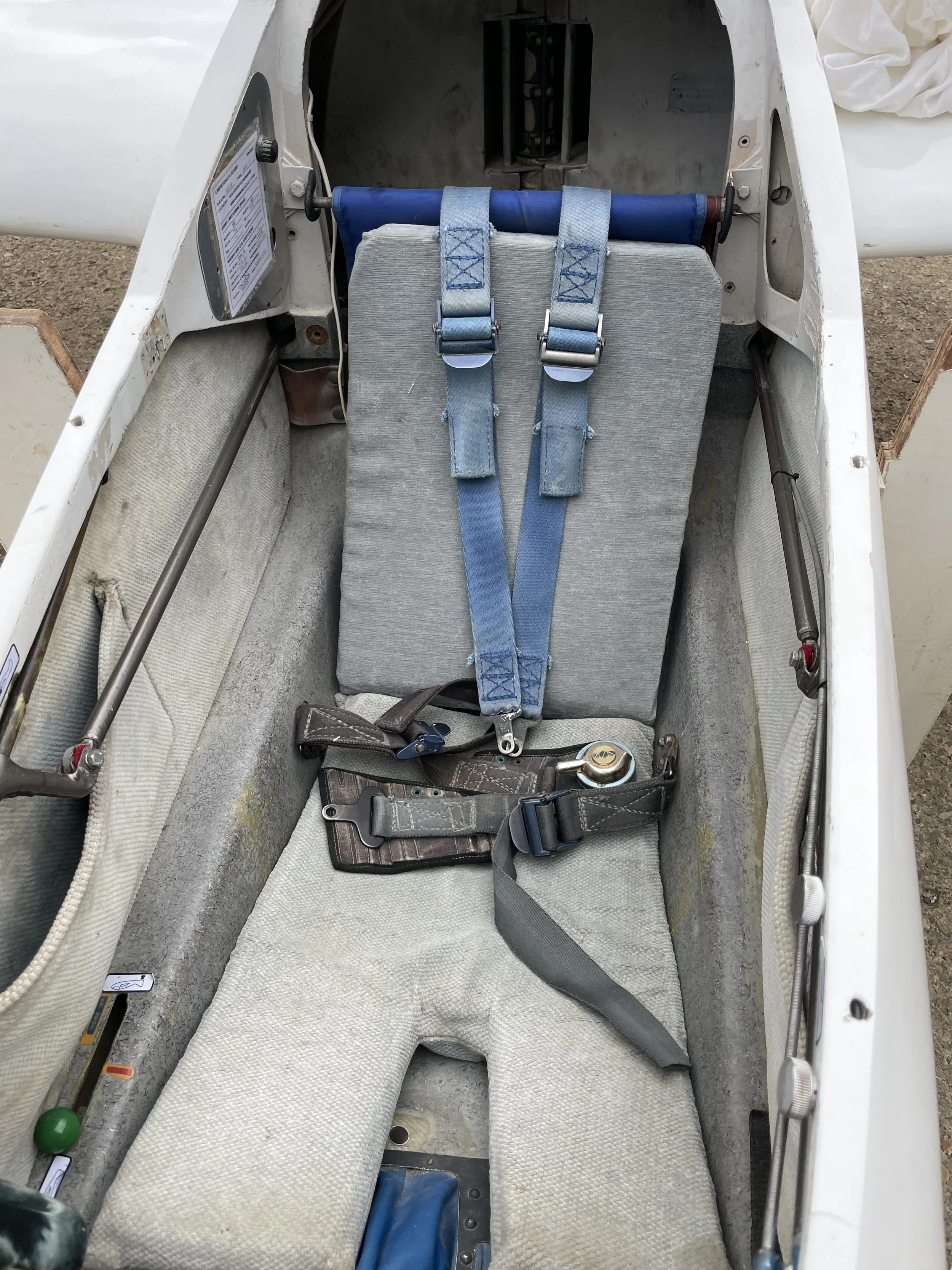 SHK G-DCJK Cockpit 2.jpg