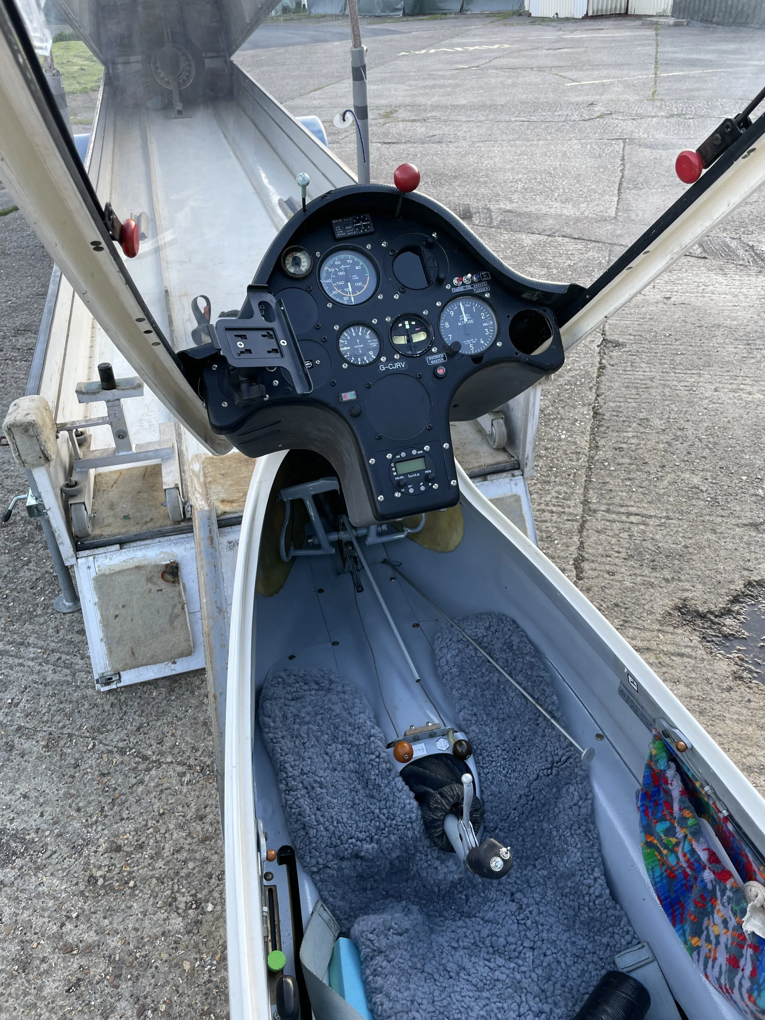 ASW19 G-CJRV Cockpit.jpg