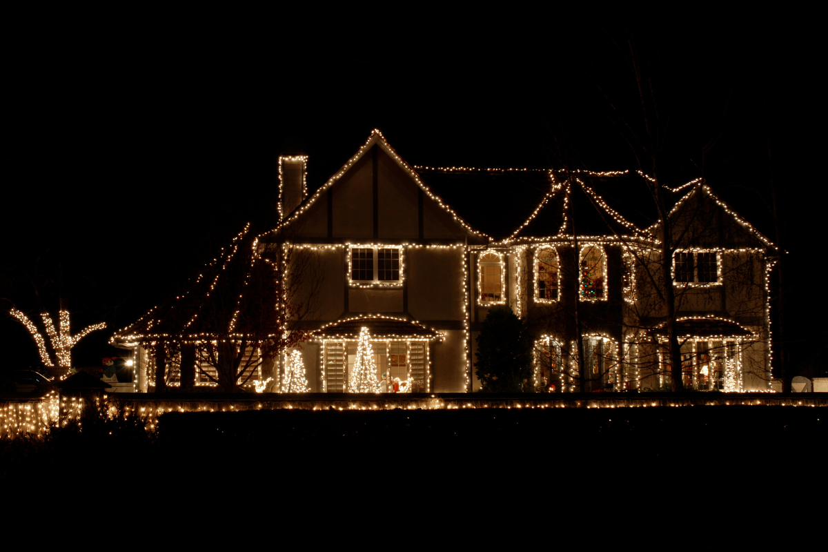 Why You Should Book Your Holiday Lighting Early in Georgia