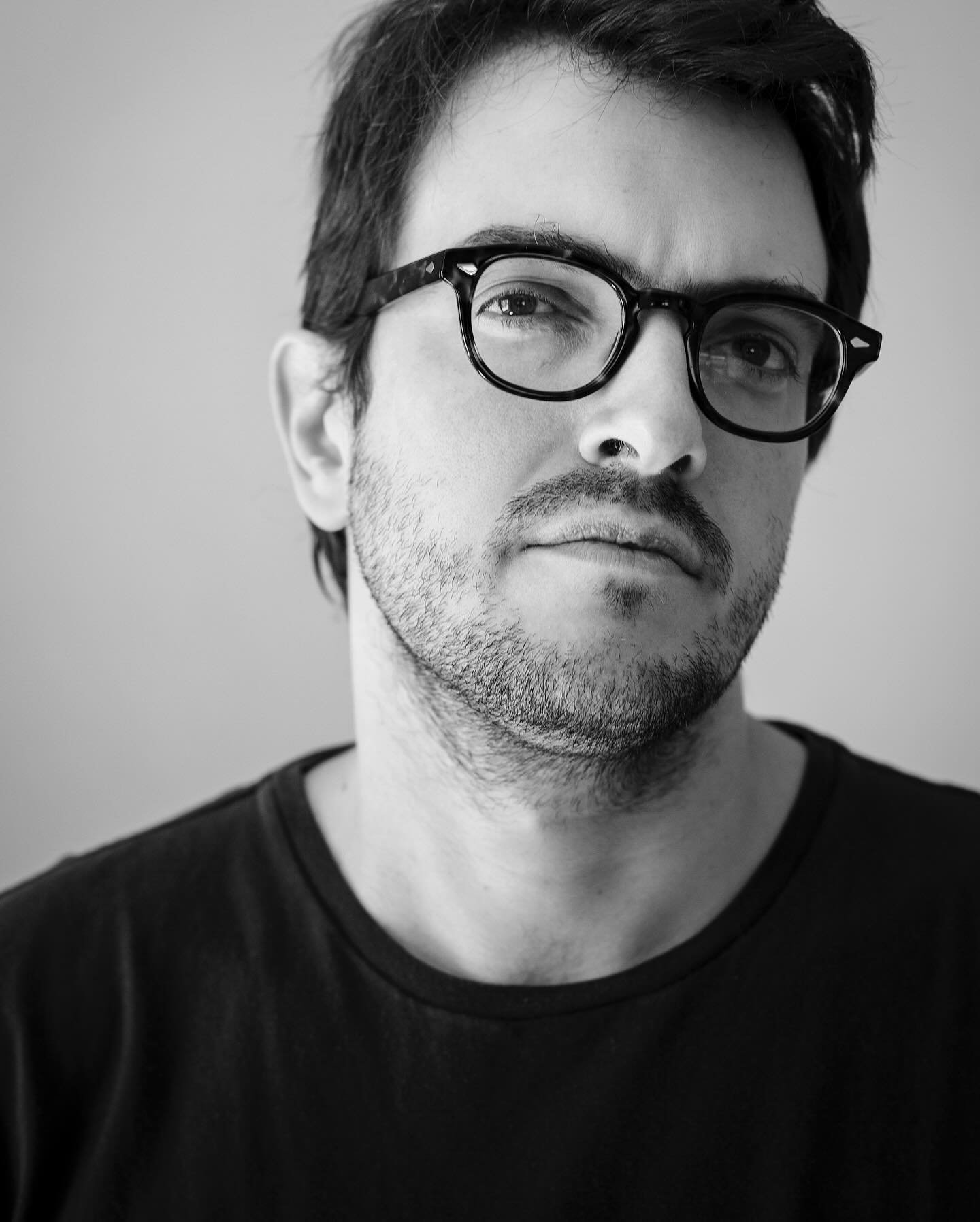 Retrato do Rodrigo Teixeira, produtor do filme &ldquo;Ainda estou aqui&rdquo; e vencedor do Oscar.