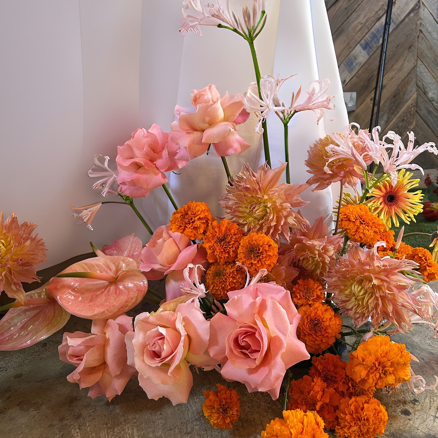 Signature Colours 💕💕🧡 always find some way of getting in my favourite colours 🤭

#Buablooms #weddingflowersdecor #modernweddings #alternativewedding #boldflorals #modernflorist #modernbride #londonflorist #essexflorist