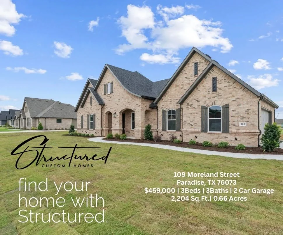 ✨ Friday Feature in Paradise, TX! ✨
109 Moreland Street | $459,000
This beautiful 3-bed, 3-bath home by Structured Custom Homes sits on over half an acre in Windmill Ridge Estates — complete with vaulted ceilings, a dreamy kitchen, and a cover