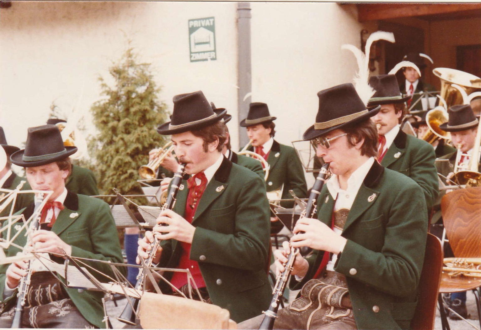 1977.png