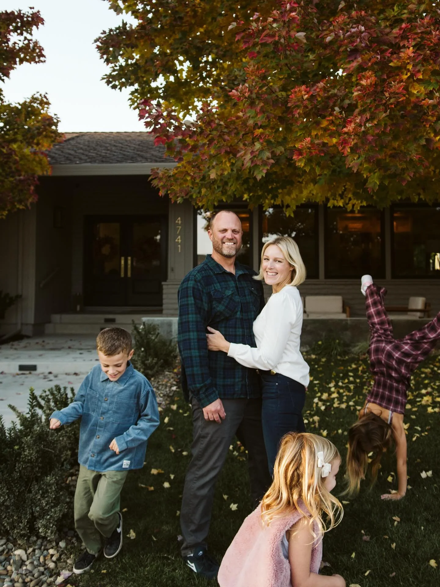 Front yard mini sessions forever. ❤️