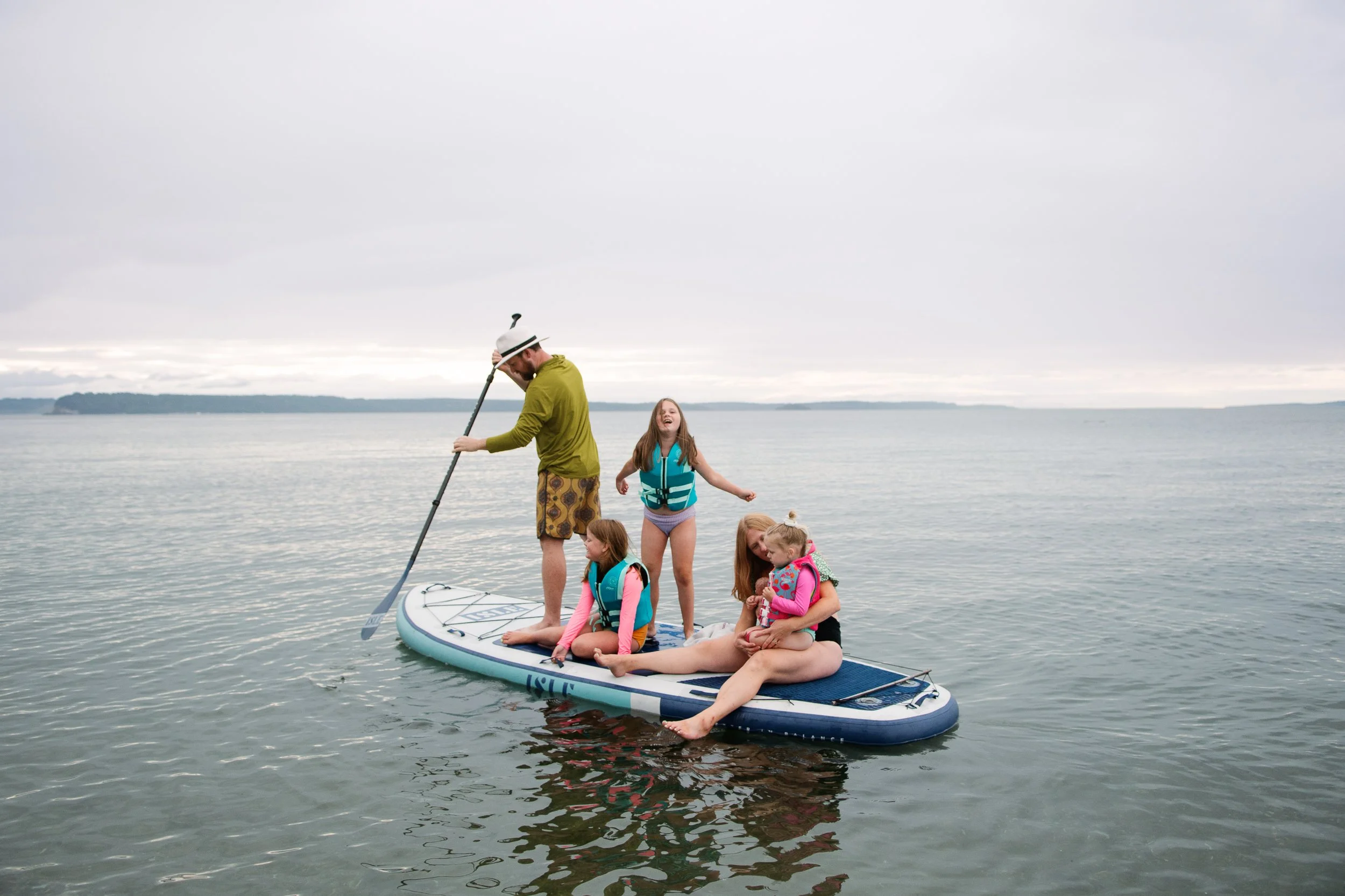 Flowers &amp; Paddleboarding | Seattle Family Session