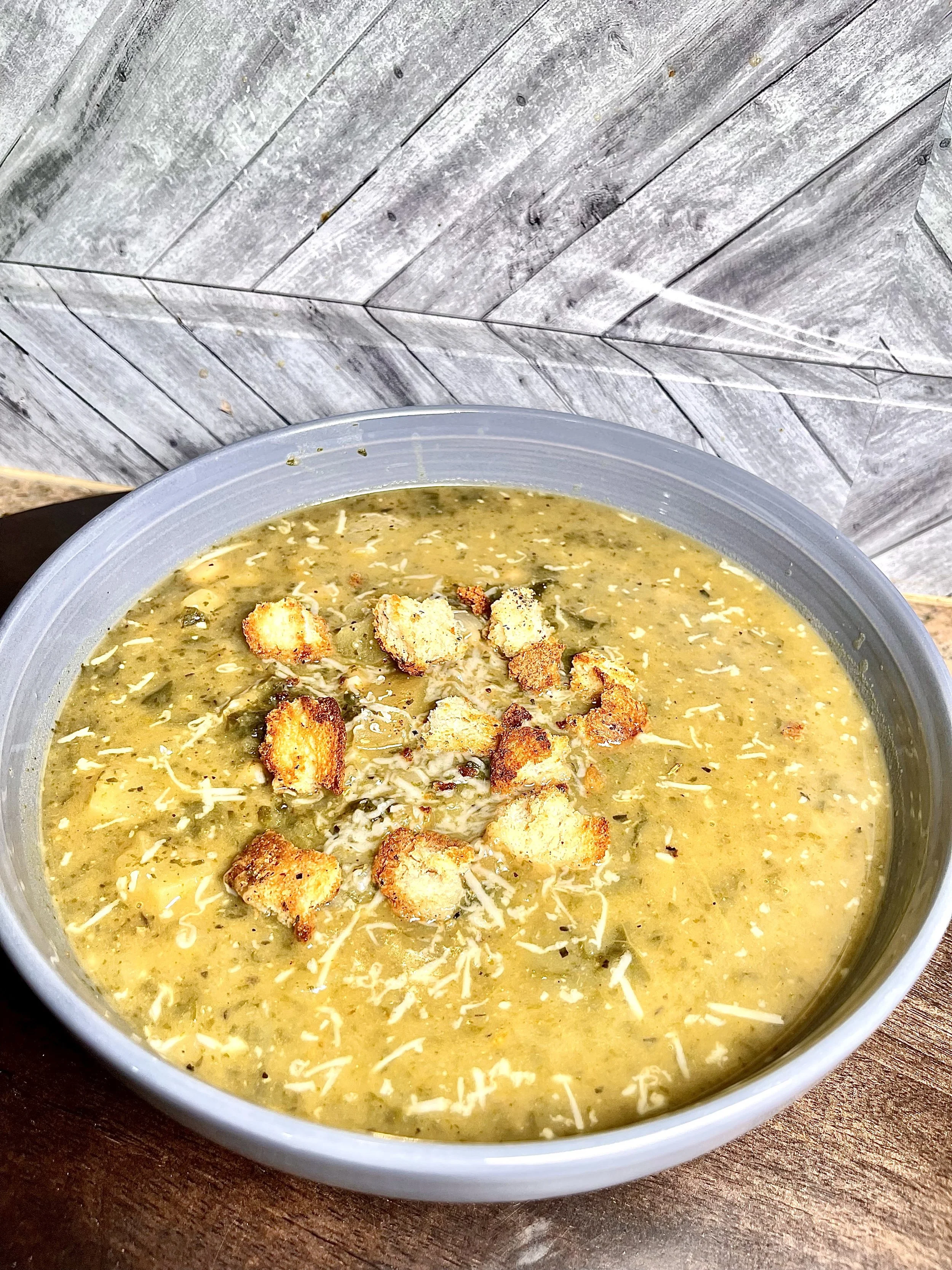 Creamy Tuscan Sausage and Kale Soup (Zuppa Toscana Copycat)