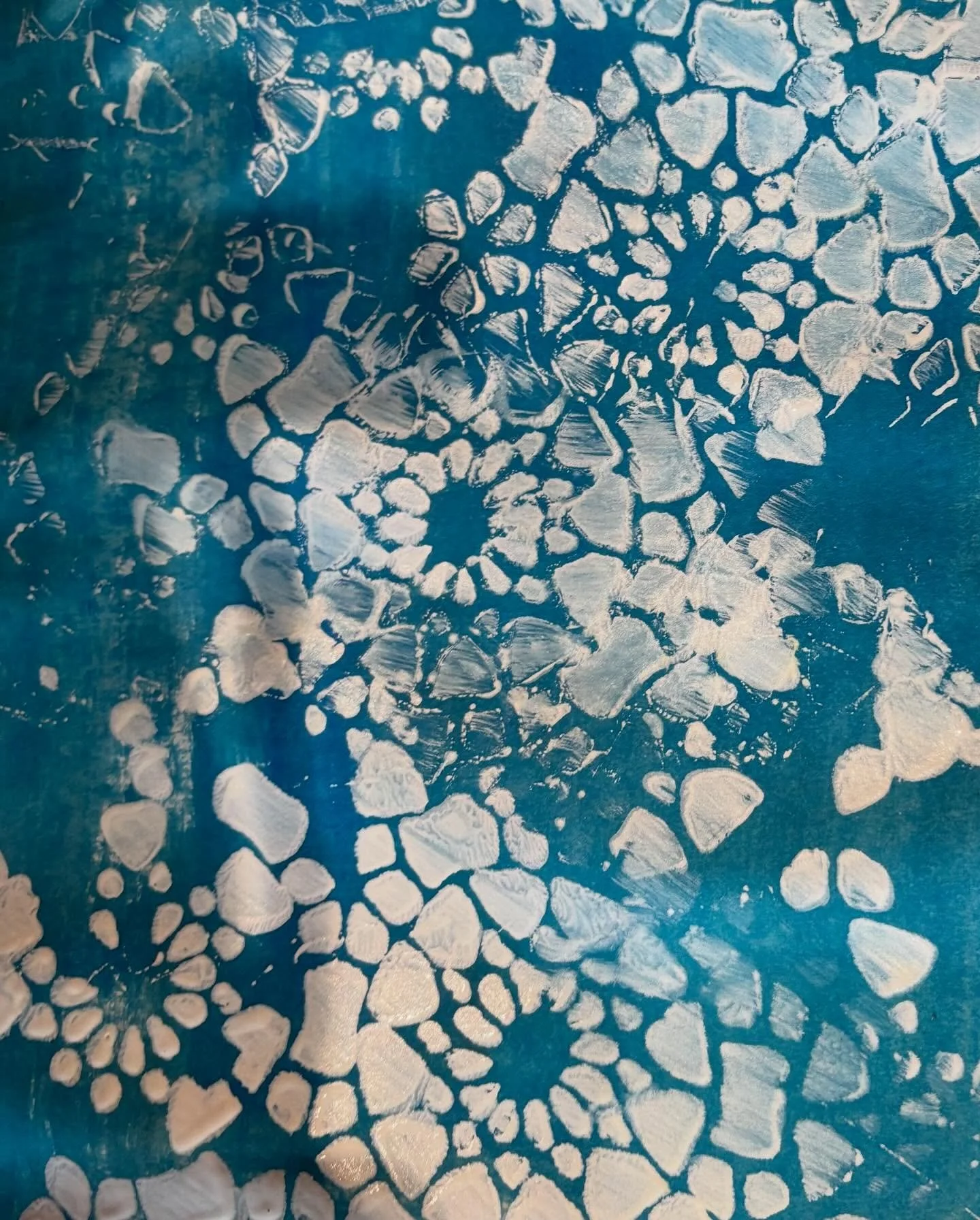 Day 42 of the #dothe100dayproject2026 

Making collage paper&hellip;thanks to the @catrains.artist free course!

#collagepaper
#havingfun
#markmaking