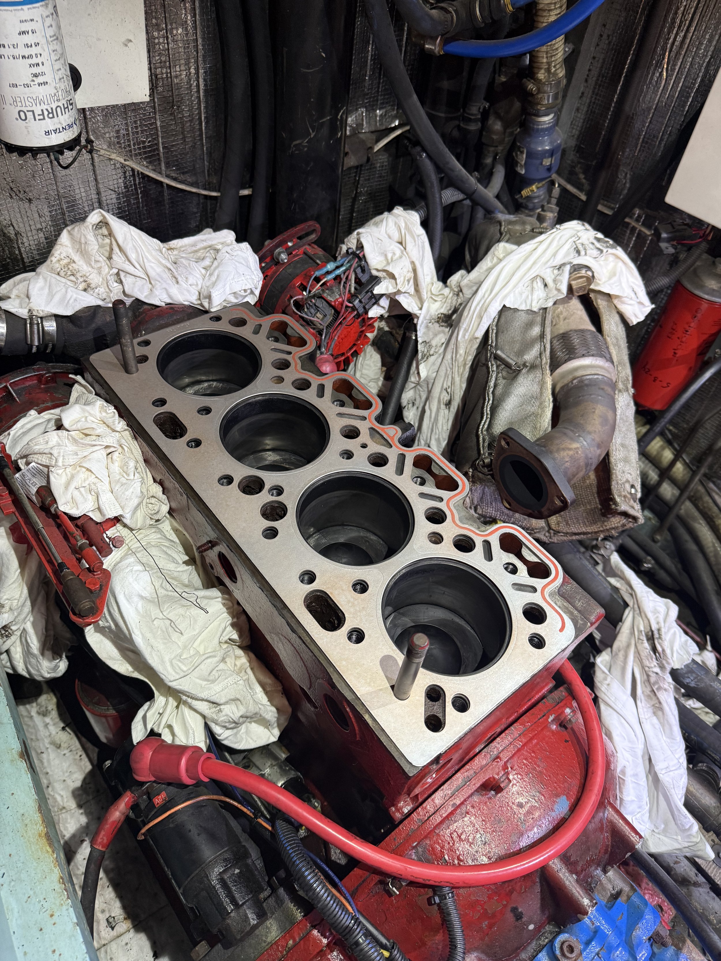 New head gasket in place. Now to seat the cylinder head.