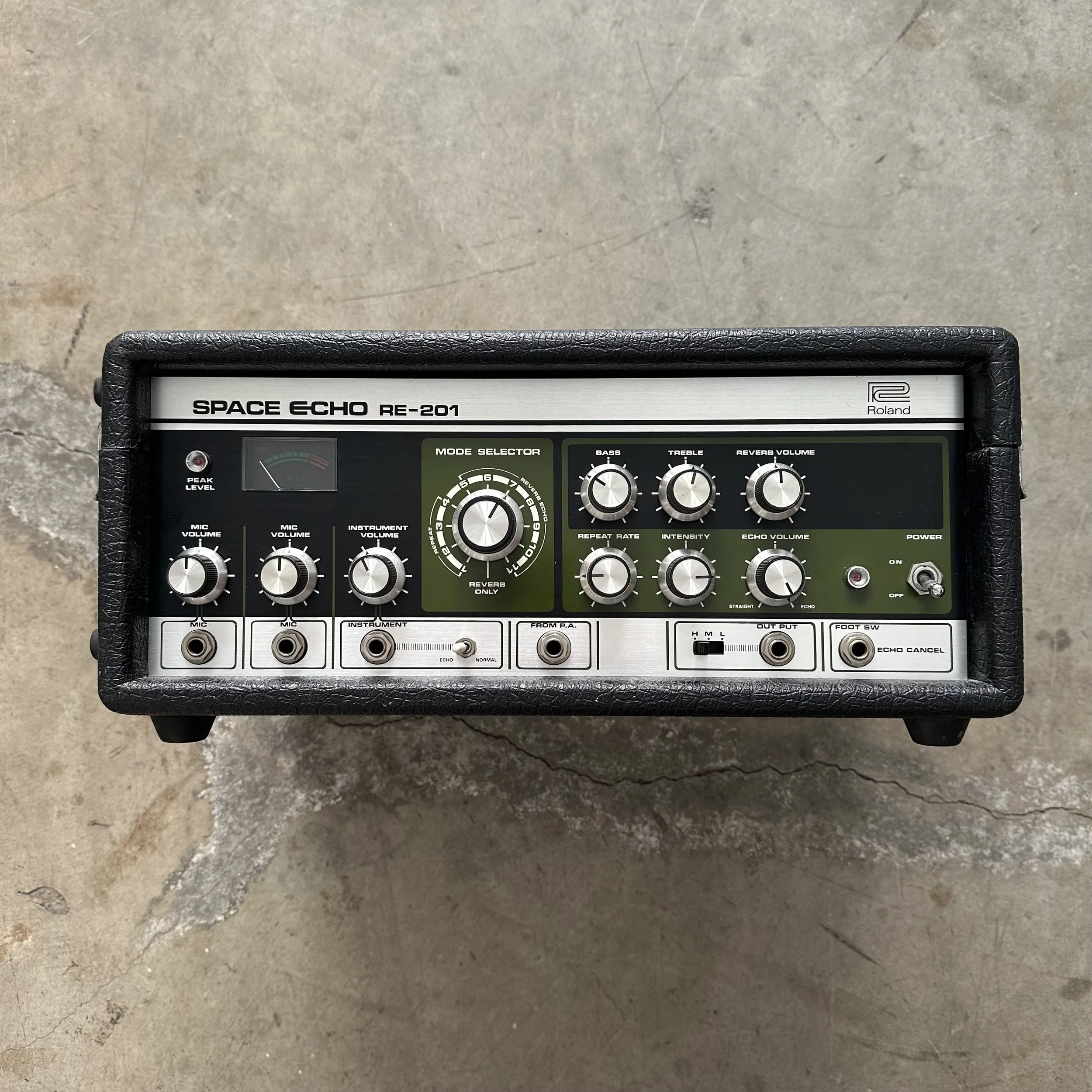 Roland RE-201 with Chorus / Vibe Mod (Vintage)