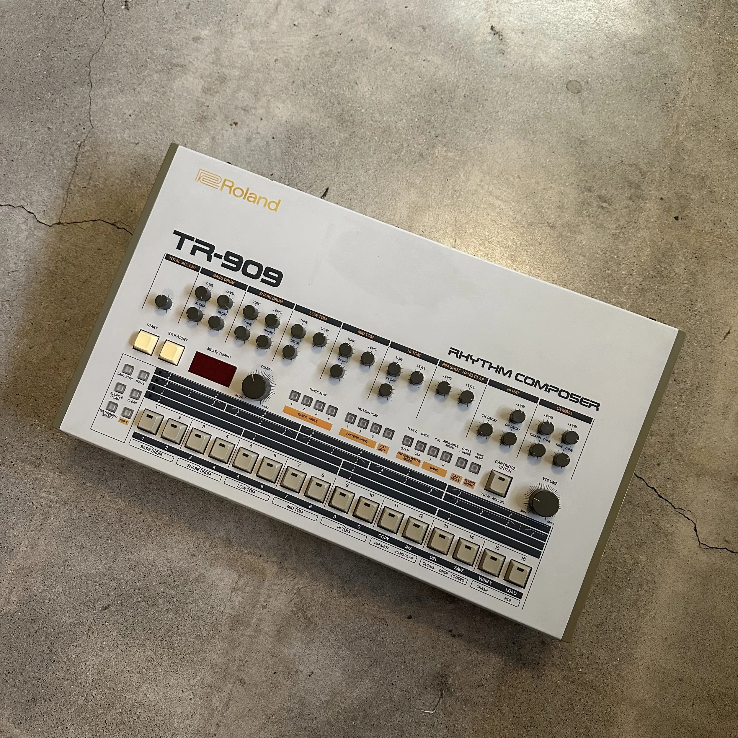 Roland TR-909