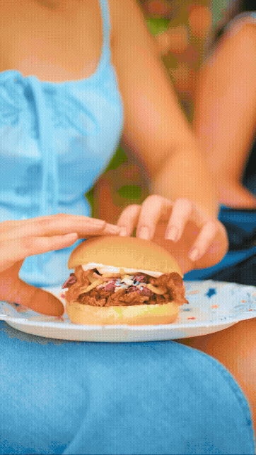 Branded social mini commercial for Hellmann’s featuring a cinematic food bite moment created for short-form social platforms.