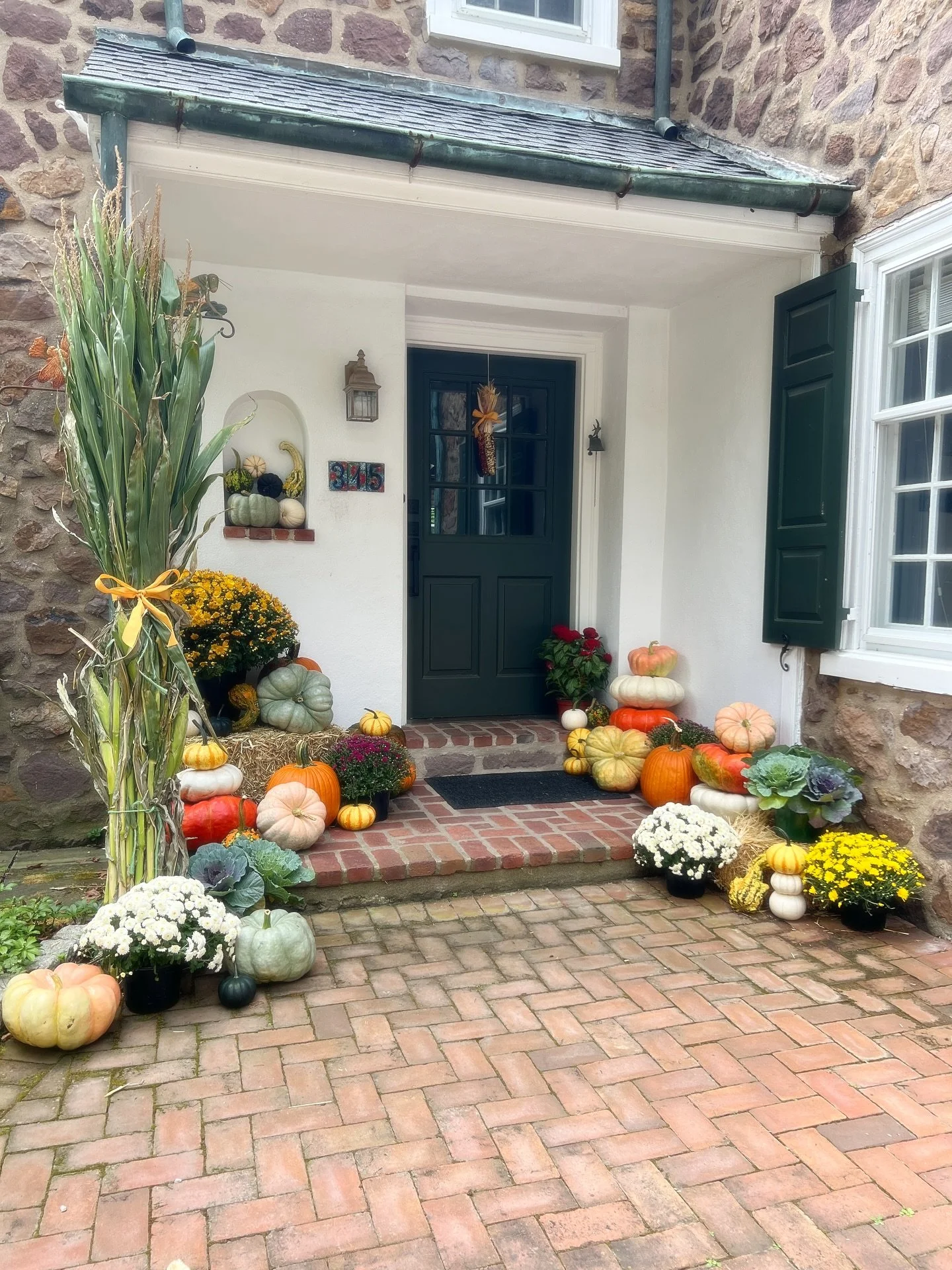 🍂 Autumn has officially arrived at this gorgeous home! We had the absolute pleasure of creating this lush, layered display to welcome the season.

This look started with our Season&rsquo;s Bounty package and was customized with a few special add-ons