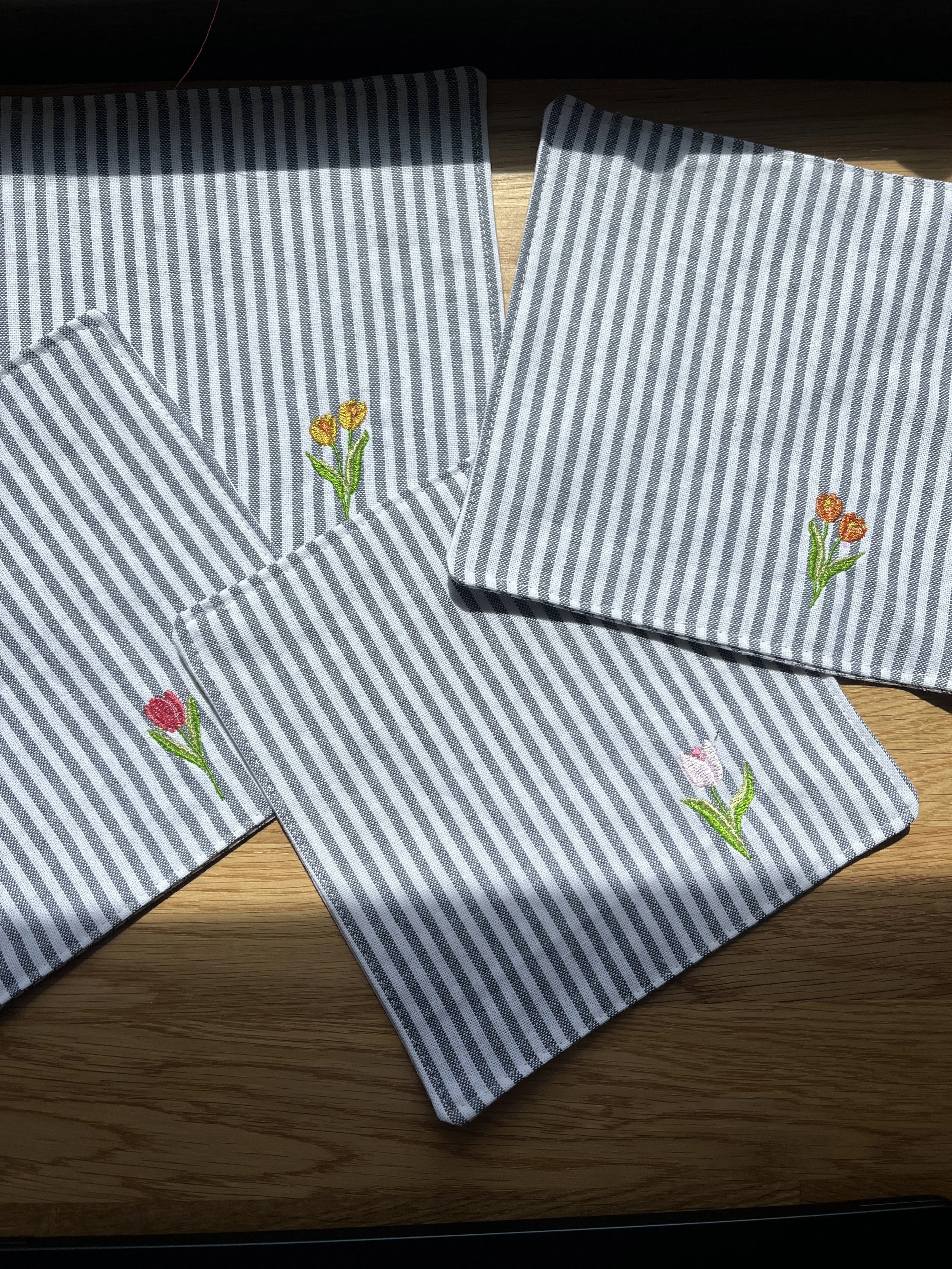 LIMITED Tulip Trio Cocktail Napkins - Set of 4x