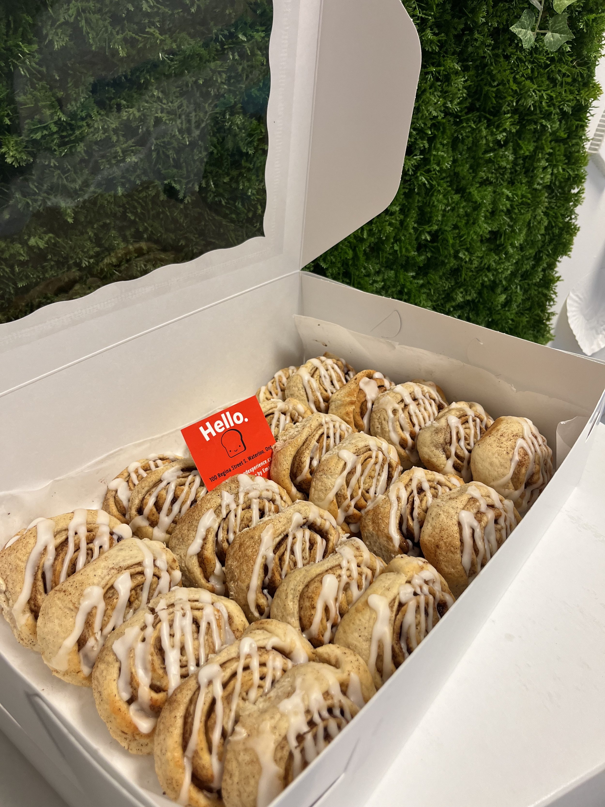 Cinnamon Bun Box (V)
