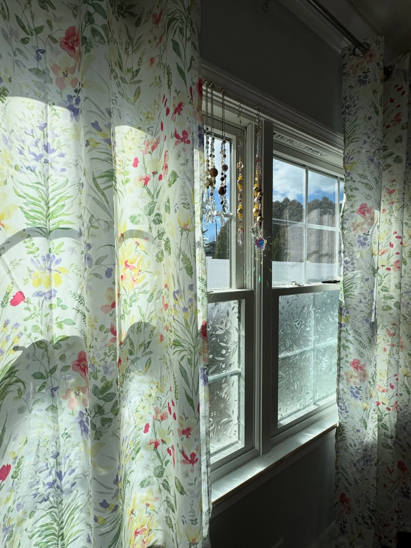 I got new curtains for the summer and it&rsquo;s my entire personality now