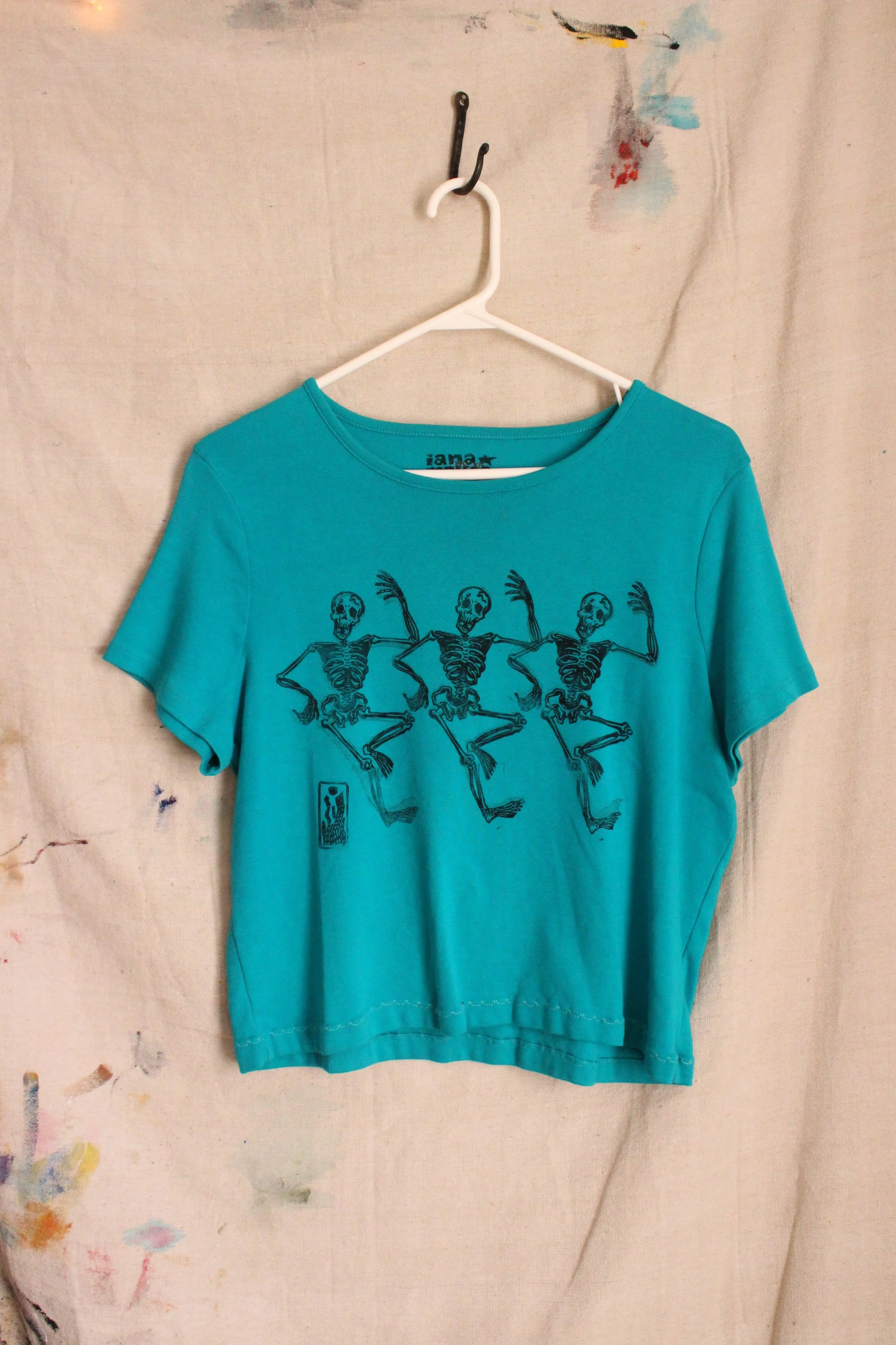 skeleton crop tshirt