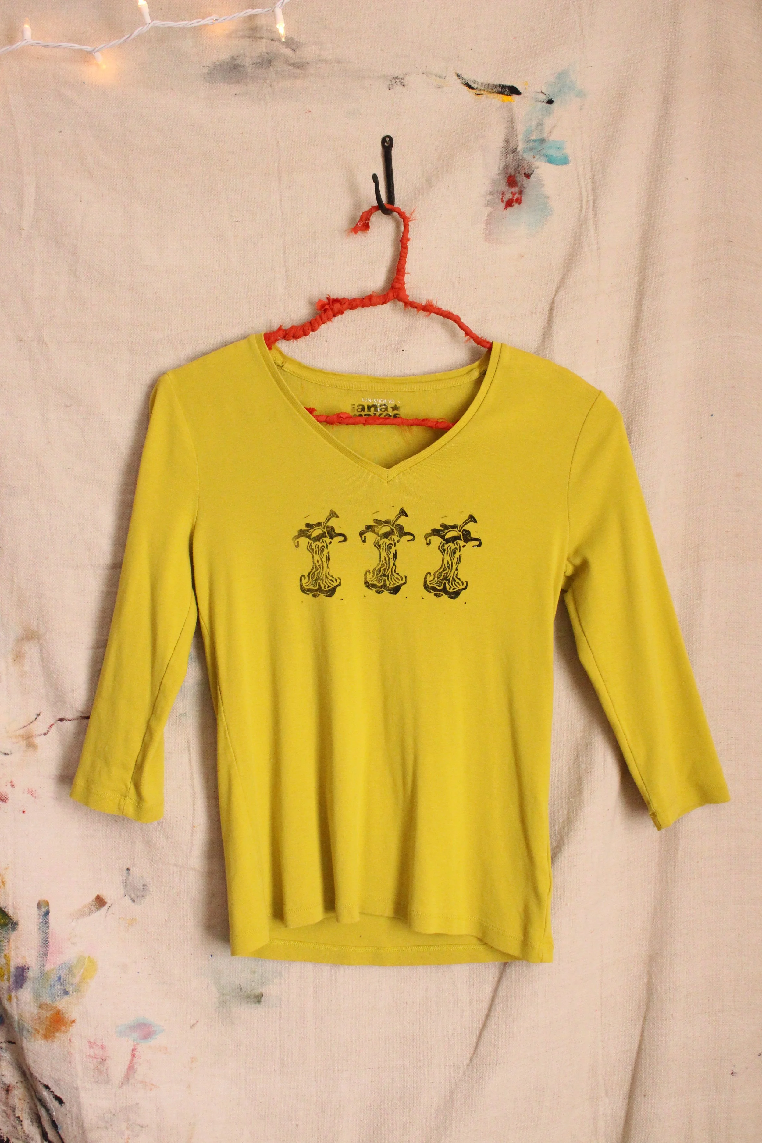 apple cores t-shirt (small)