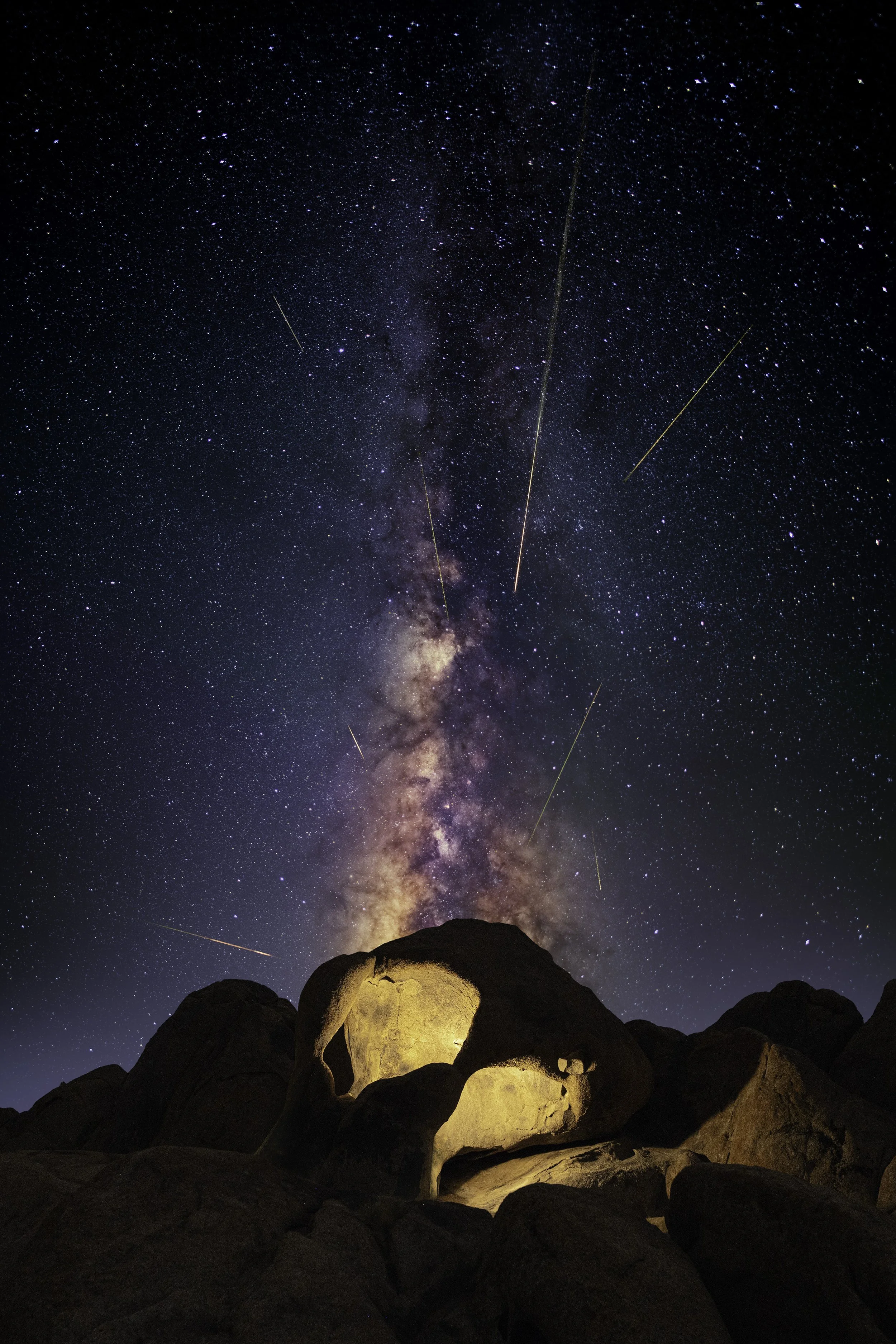 Perseid meteors over Cyclops arch sml.jpg
