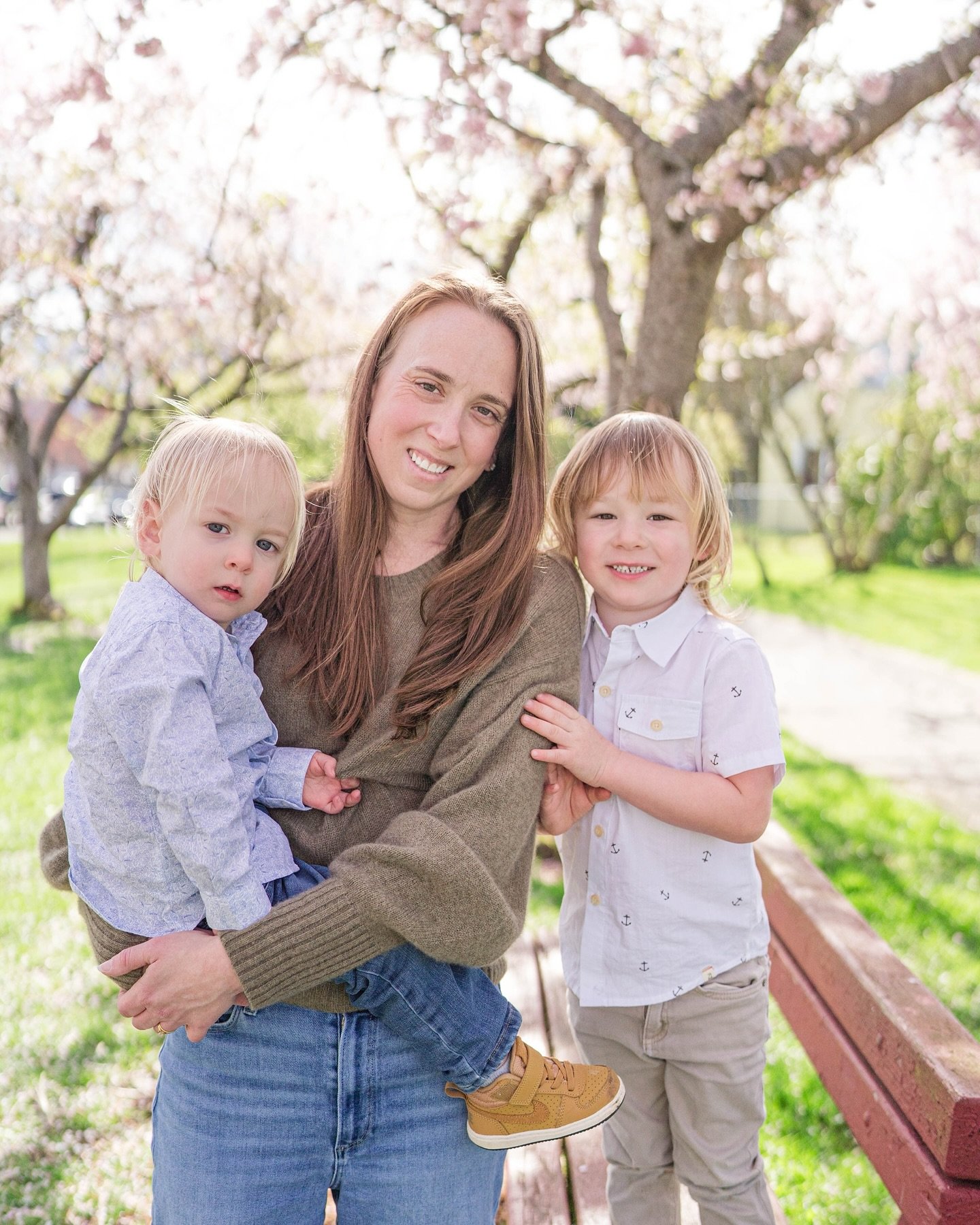 Hilary and her boys 🌸💕