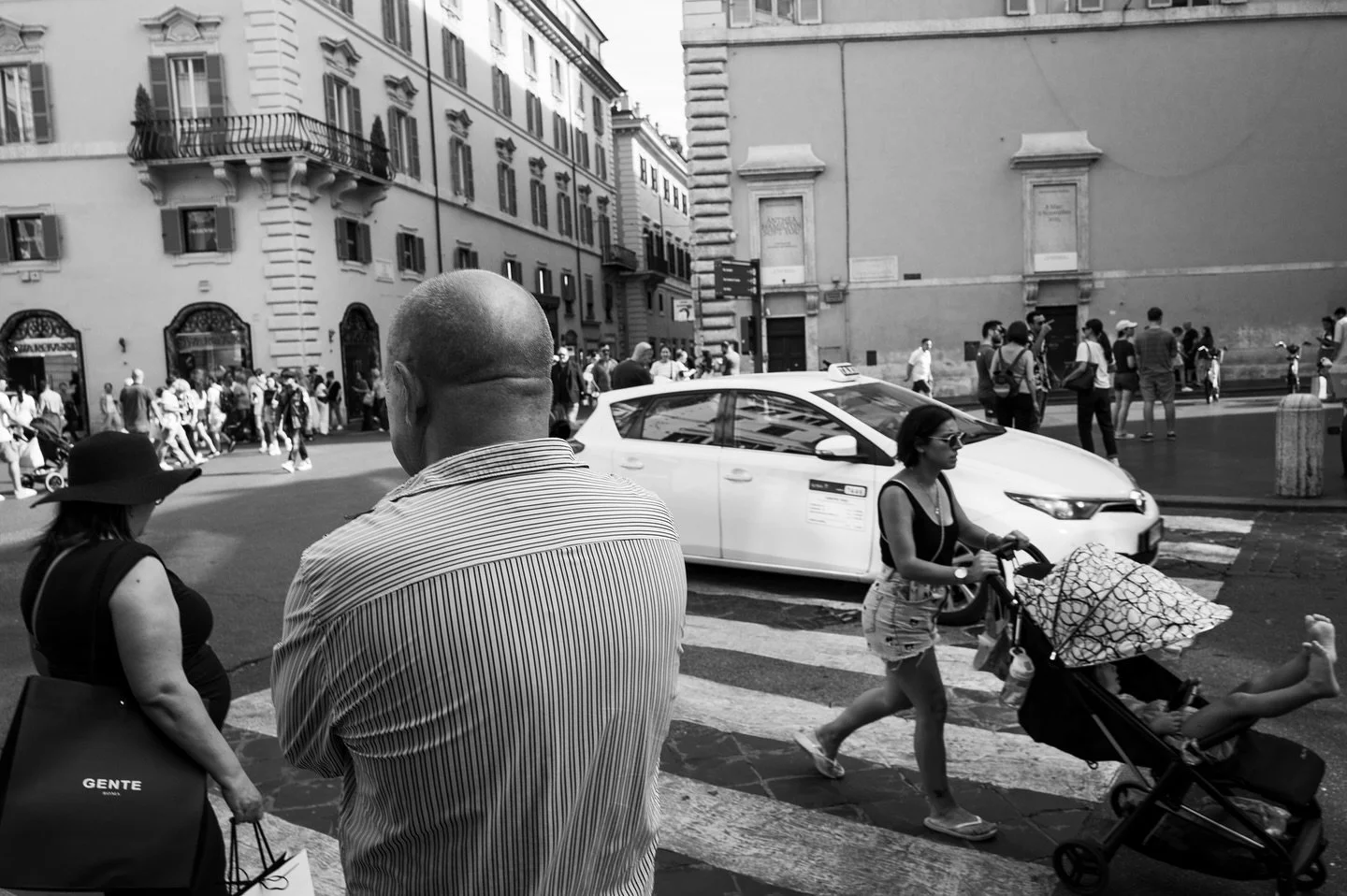Living Italy
Week 4&amp;5 (9/14 to 9/28)
2025

#photography #streetphoto #streetphotography #leicaq3 #rome #blackandwhitephotography #colorphotography