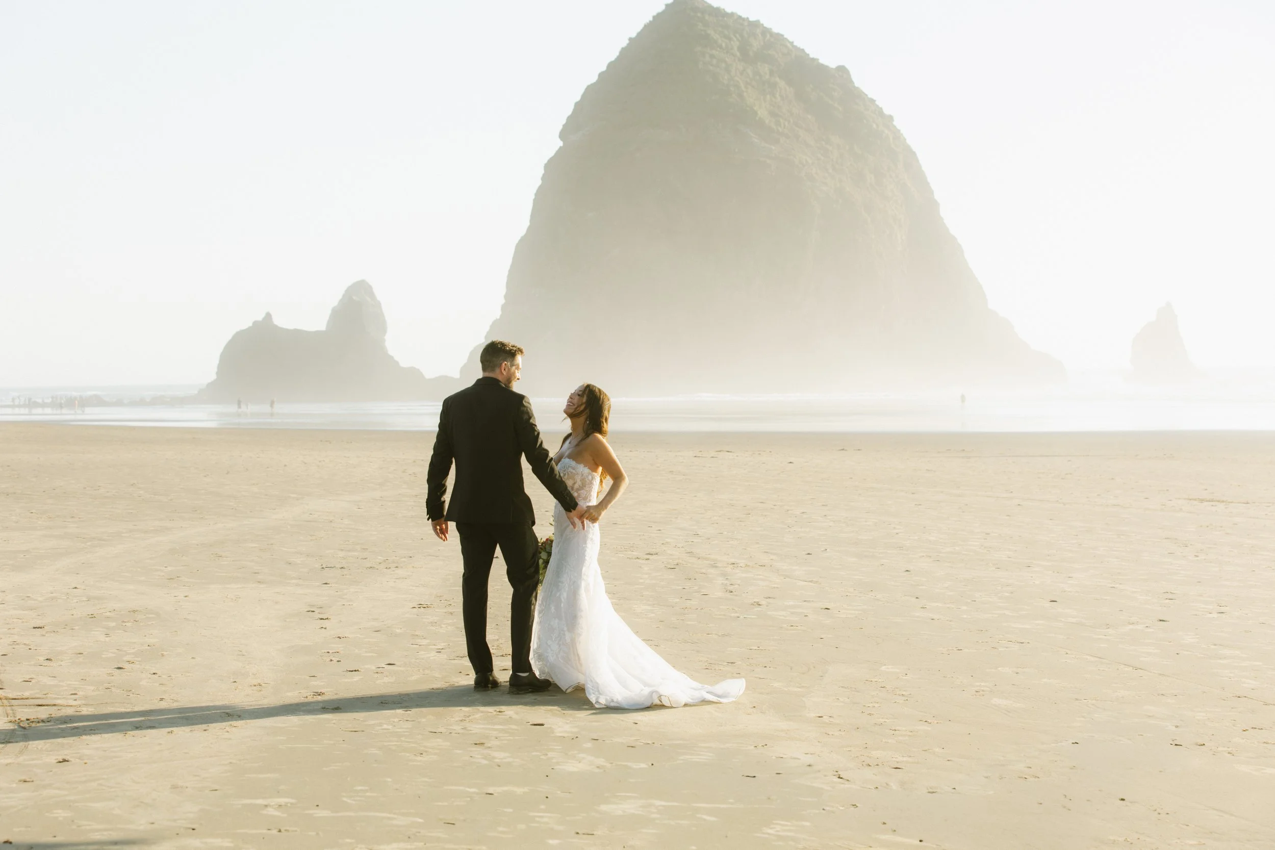Best Oregon Coast Elopement Locations for an Intimate and Adventurous Wedding Day