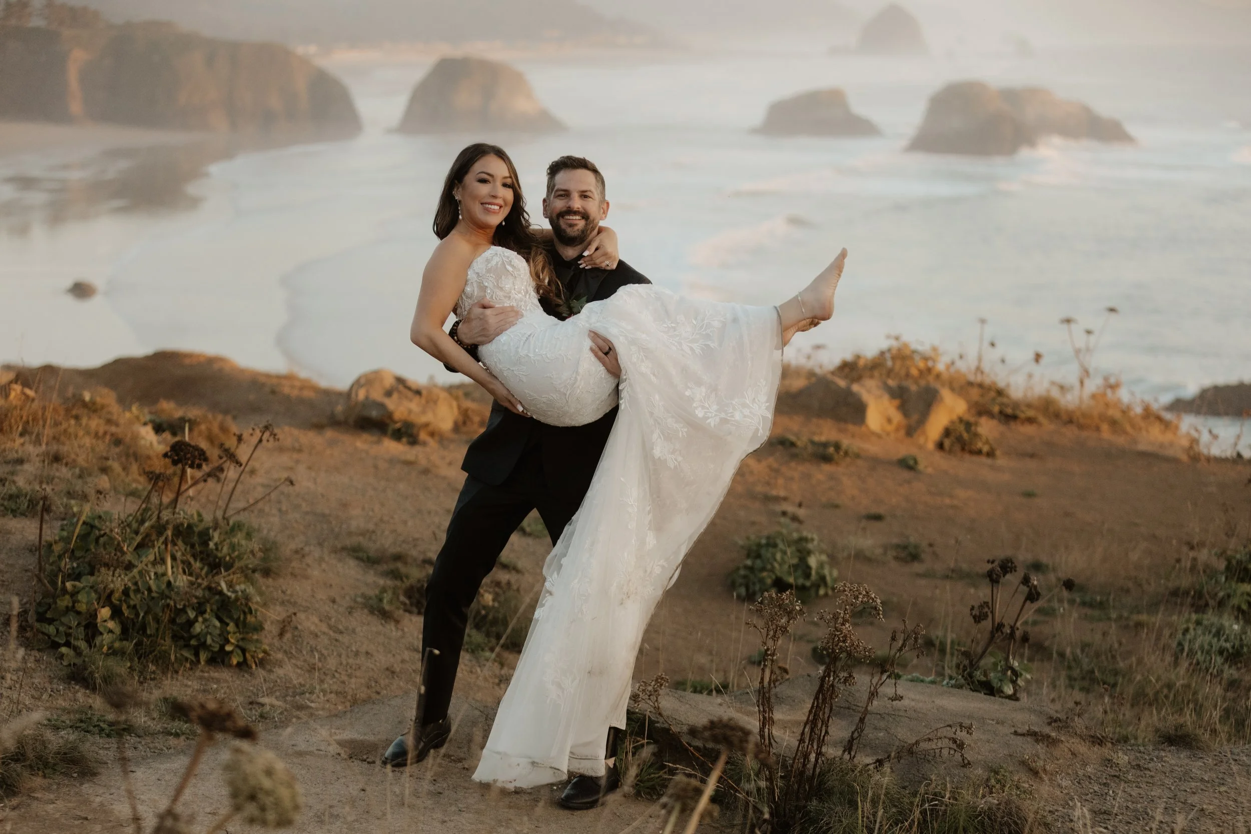 adventurous-oregon-beach-elopement.jpg