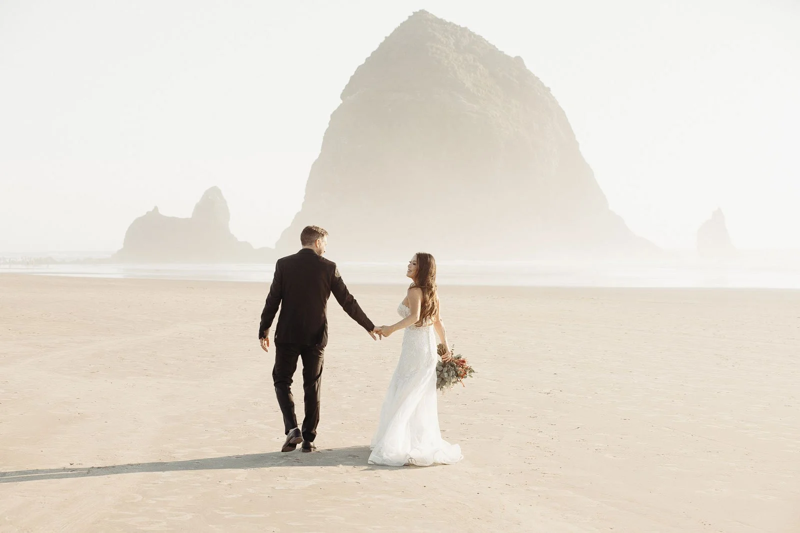 haystack-rock-elopement-photos-oregon.jpg