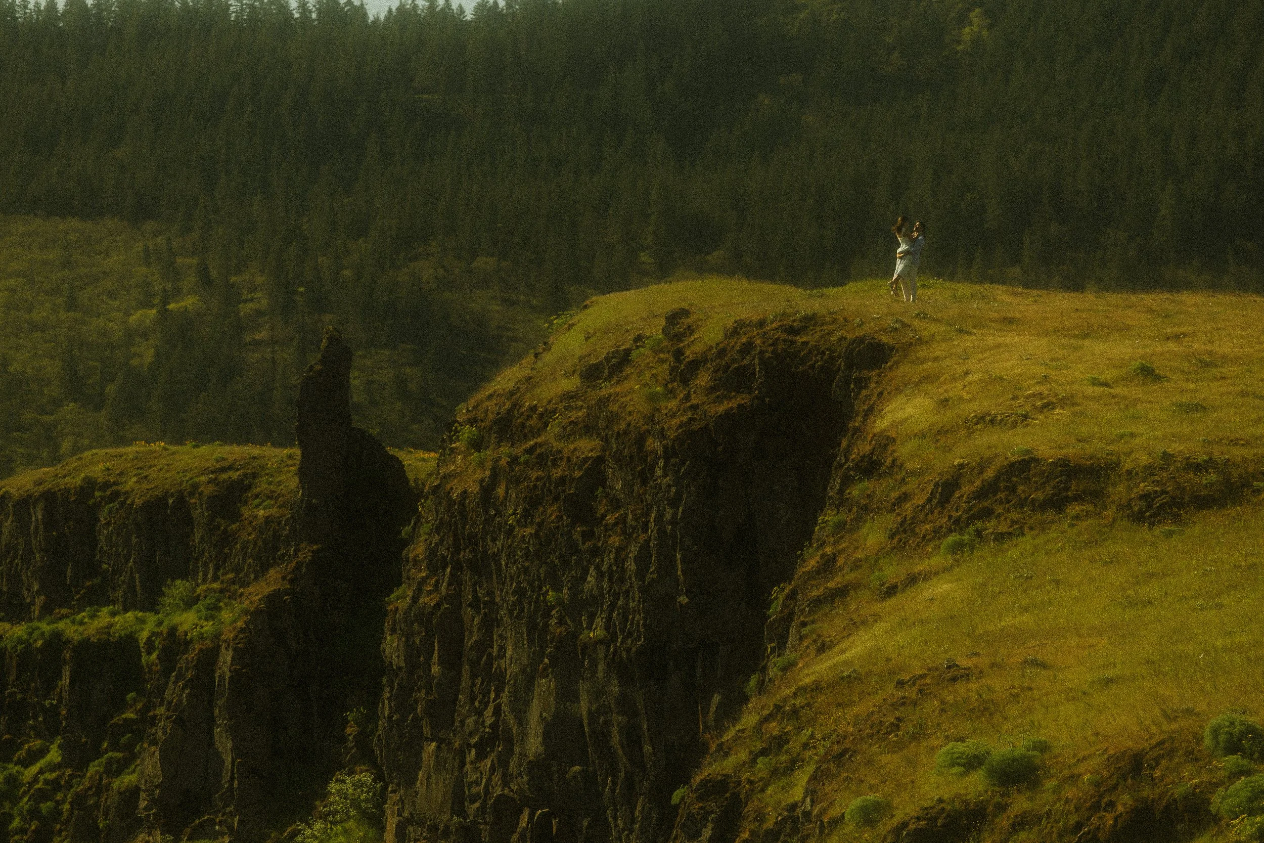 Oregon engagement session at Rowena Crest golden hour